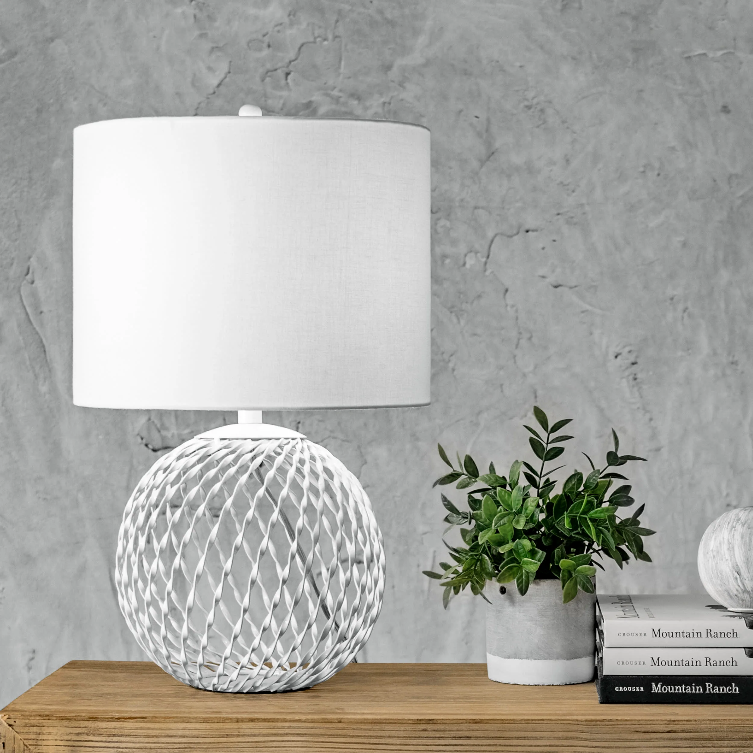 20-inch Iron Wire Mesh Globe Table Lamp | White - Image 2