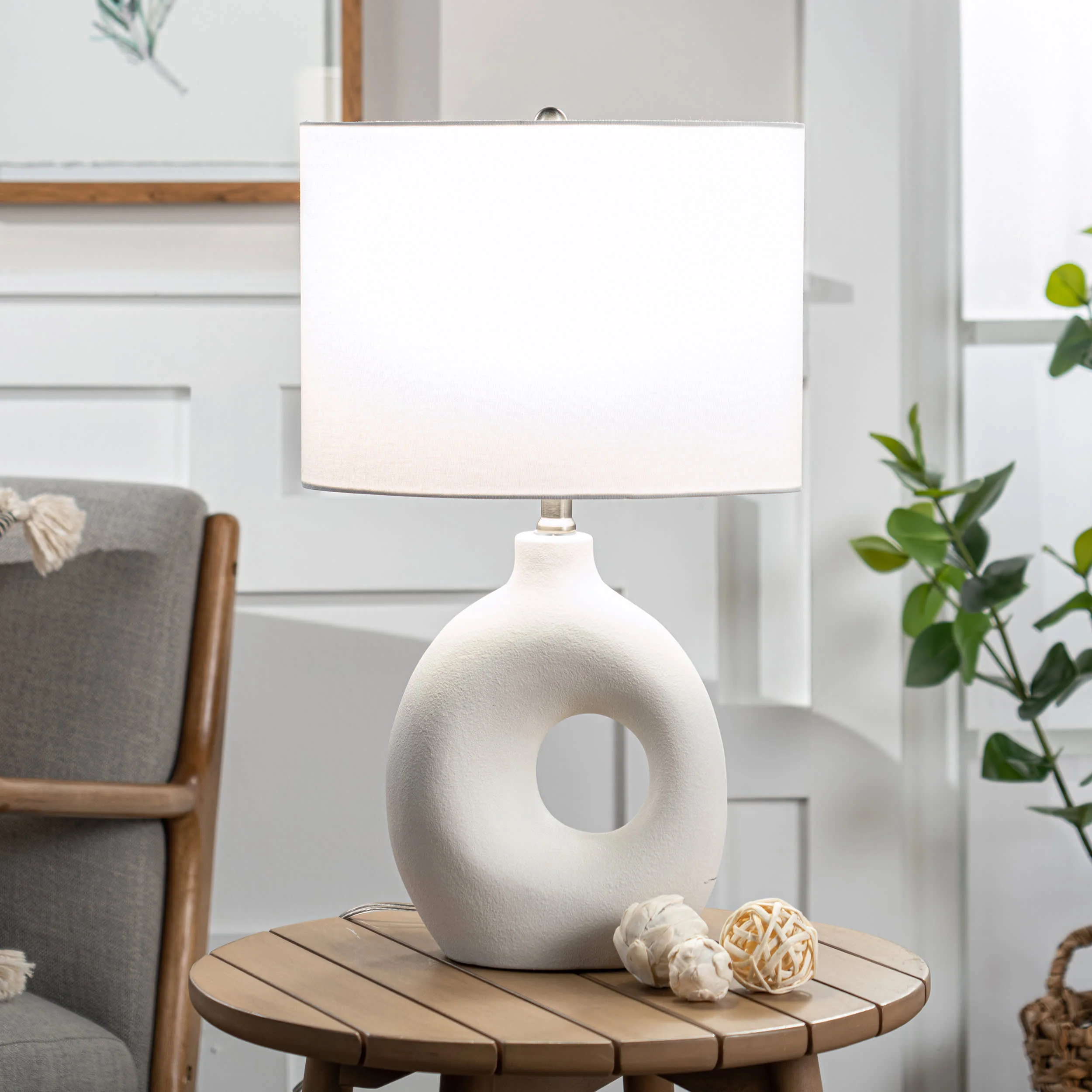 23-inch Ceramic Cutout Chamber Table Lamp | White - Image 2