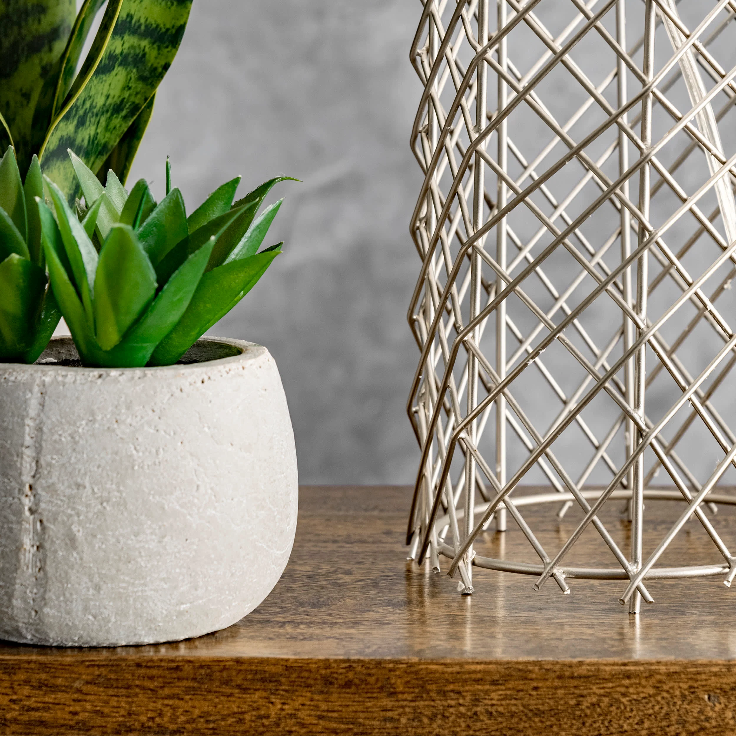 23-inch Metal Wire Mesh Basket Table Lamp | Silver - Image 4