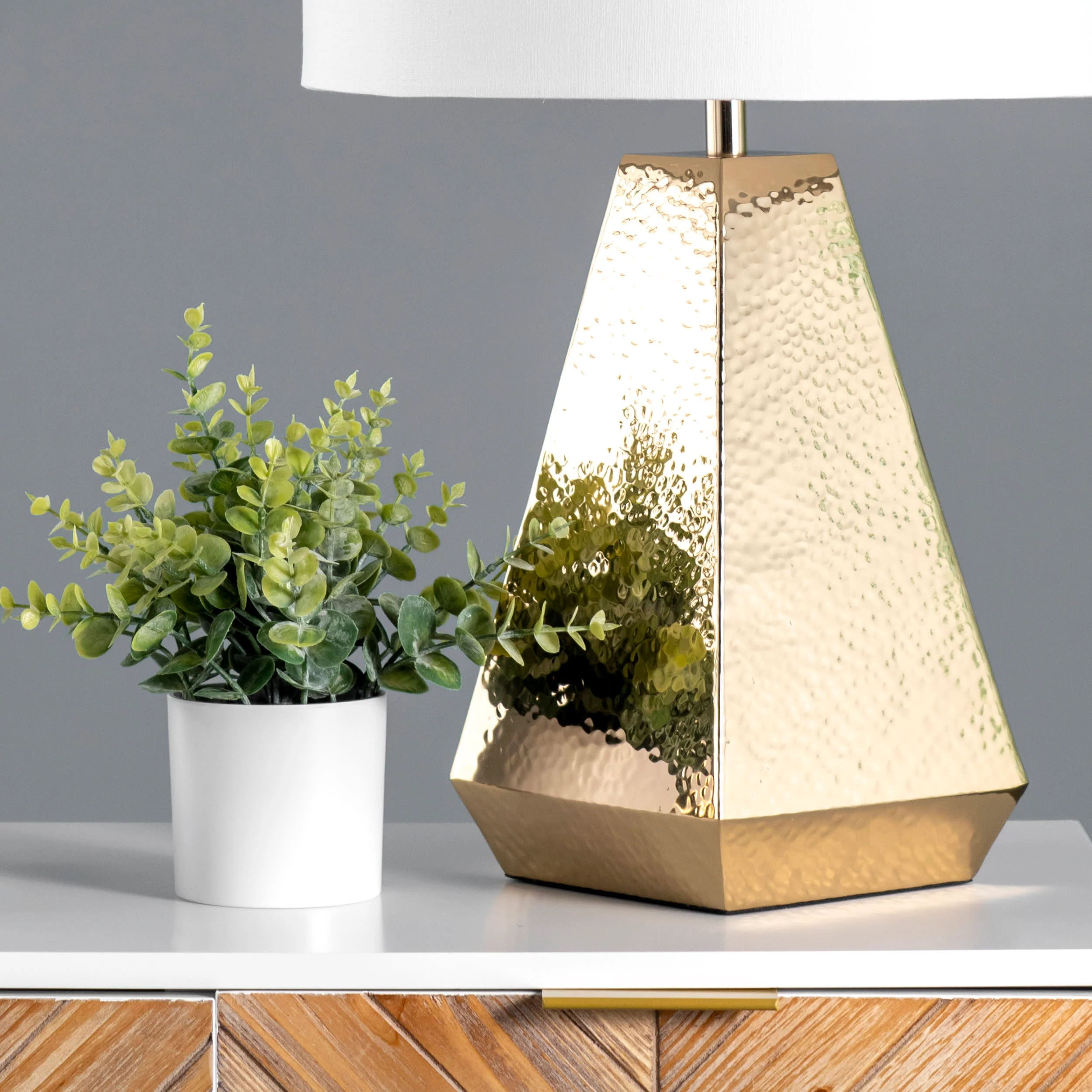 24-inch Recessed Iron Prism Table Lamp | Brass - Image 4