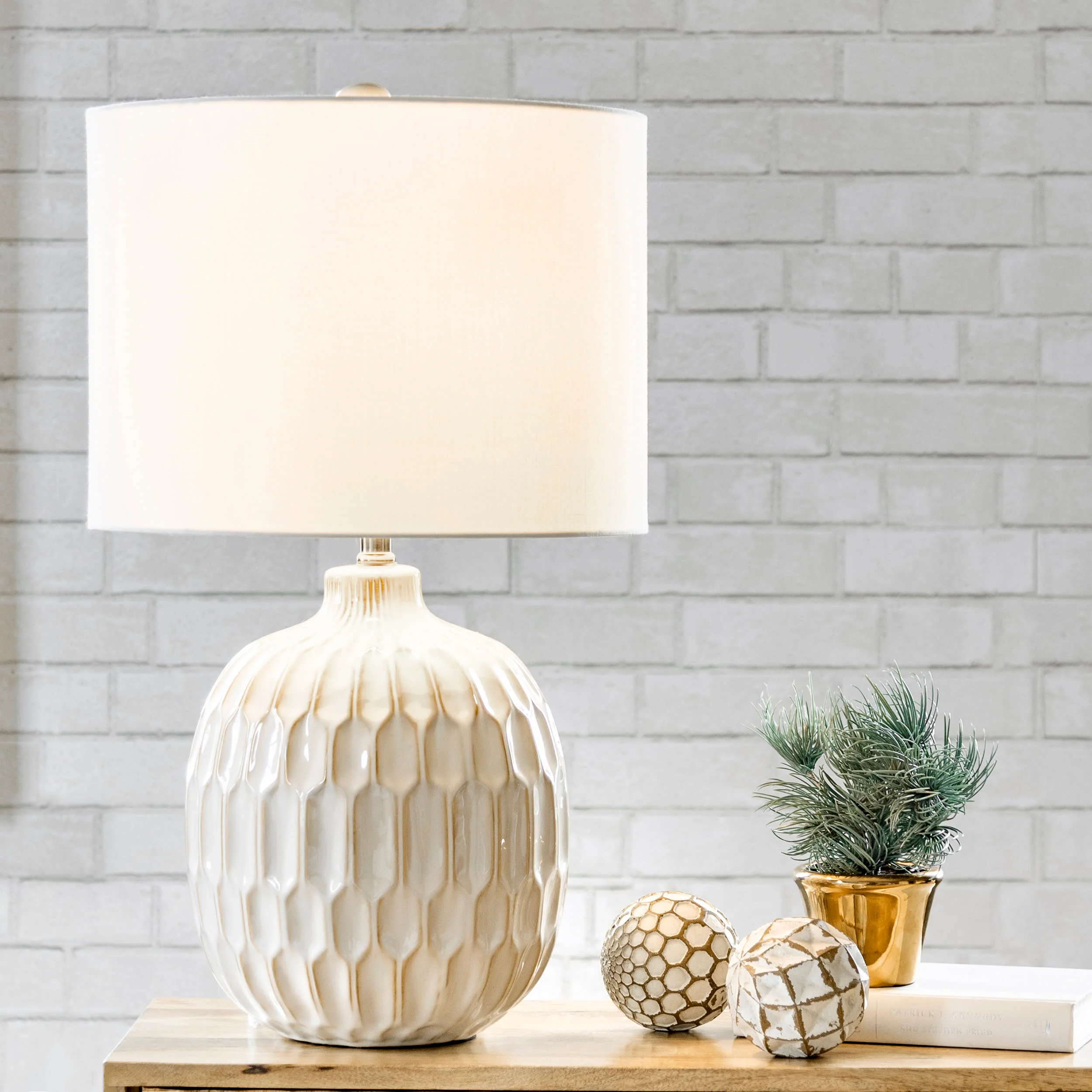 25-inch Ridged Ceramic Honeycomb Vase Table Lamp | Cream - Image 2