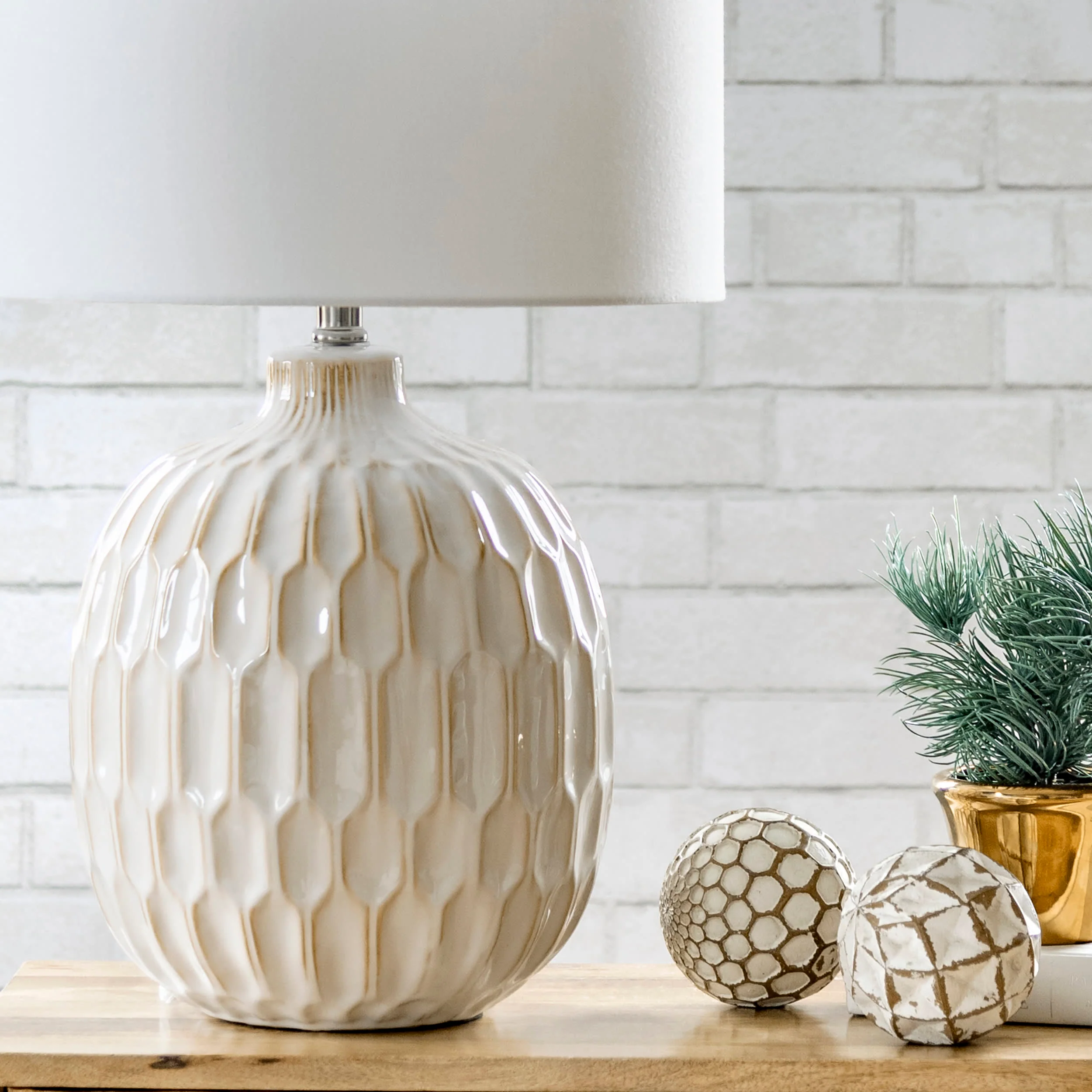 25-inch Ridged Ceramic Honeycomb Vase Table Lamp | Cream - Image 4