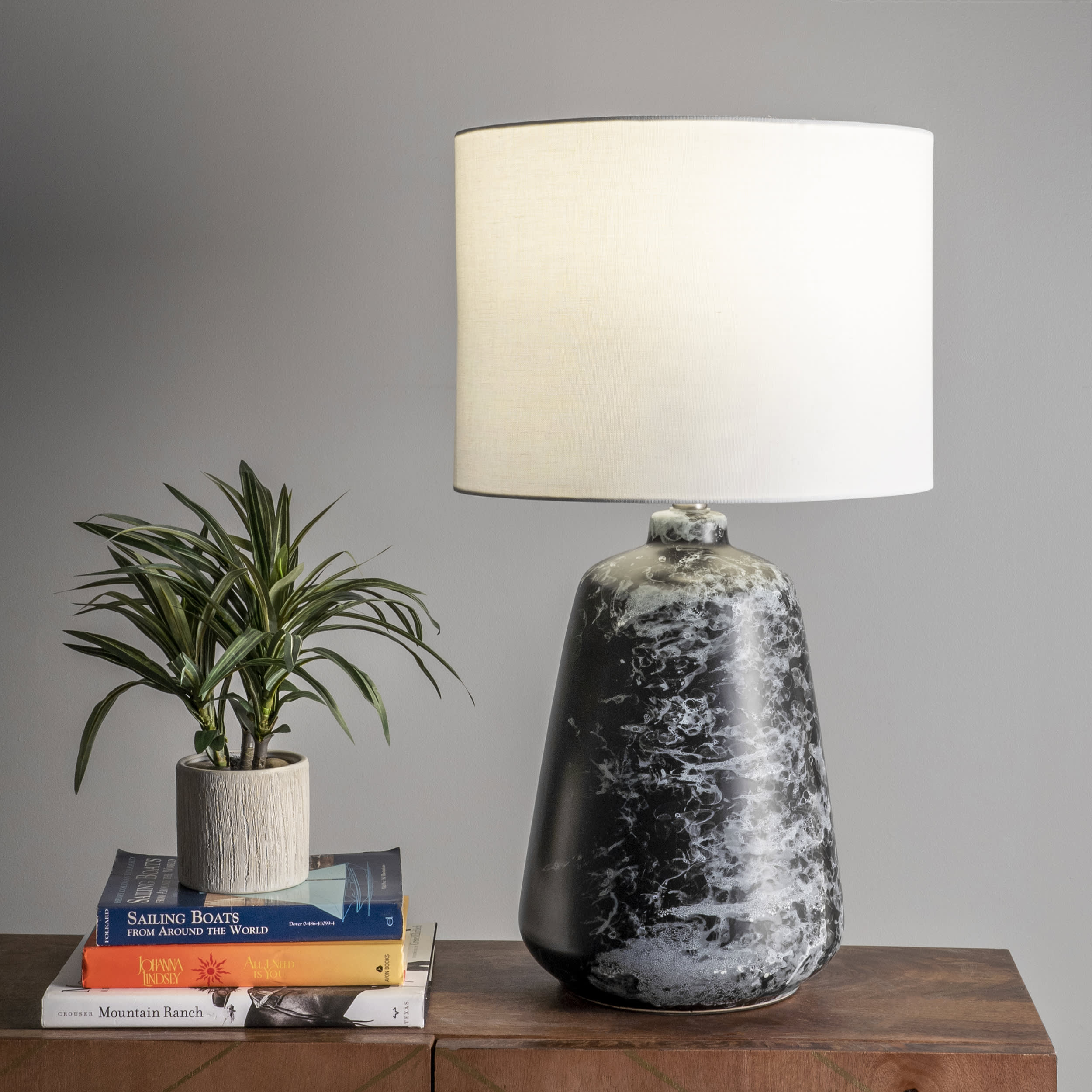 27-inch Zelda Ceramic Table Lamp | Black - Image 2