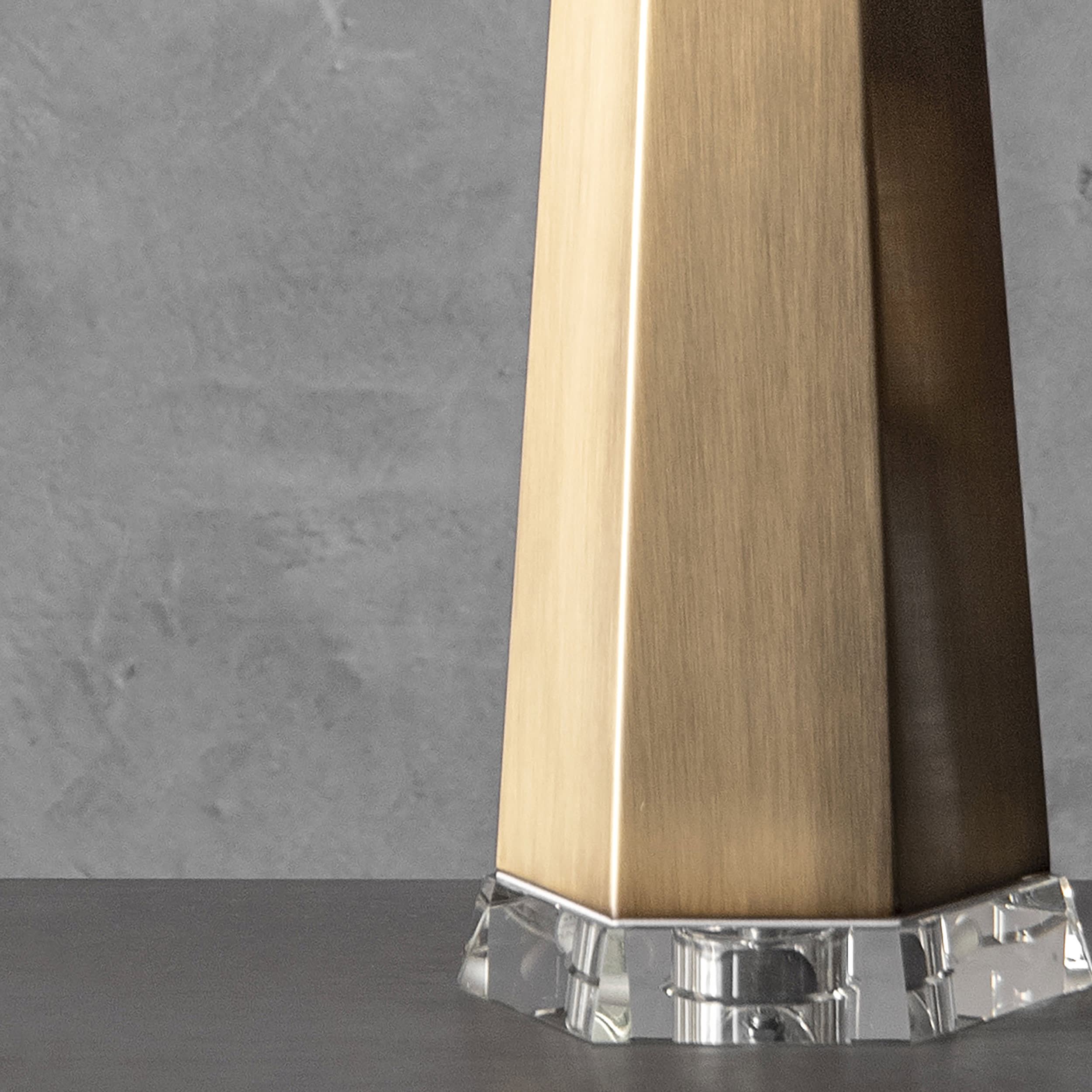 30-inch Ombre Metal Obelisk Table Lamp | Brass - Image 3