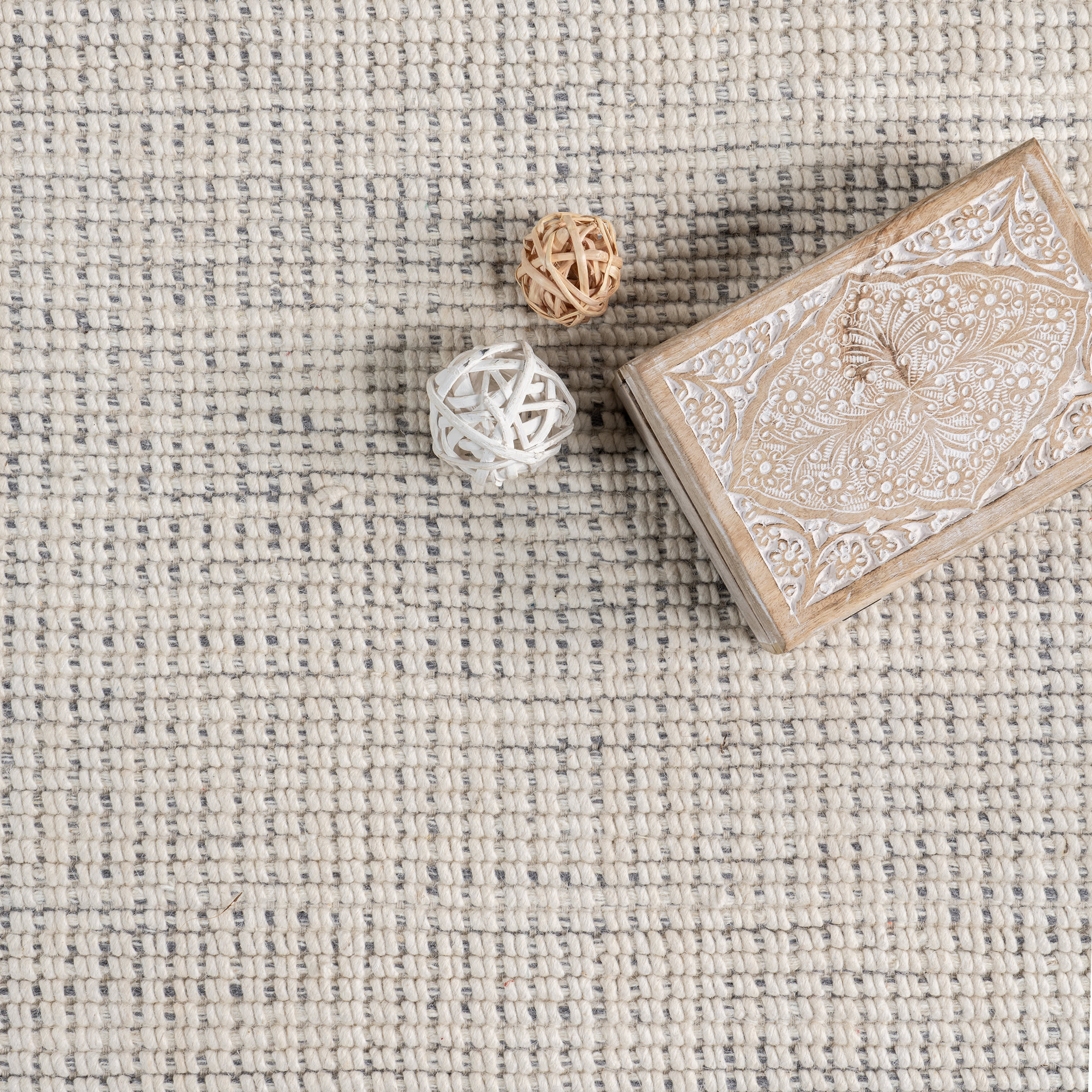 Abigail Solid Wool Fringed Rug | Ivory - Image 7