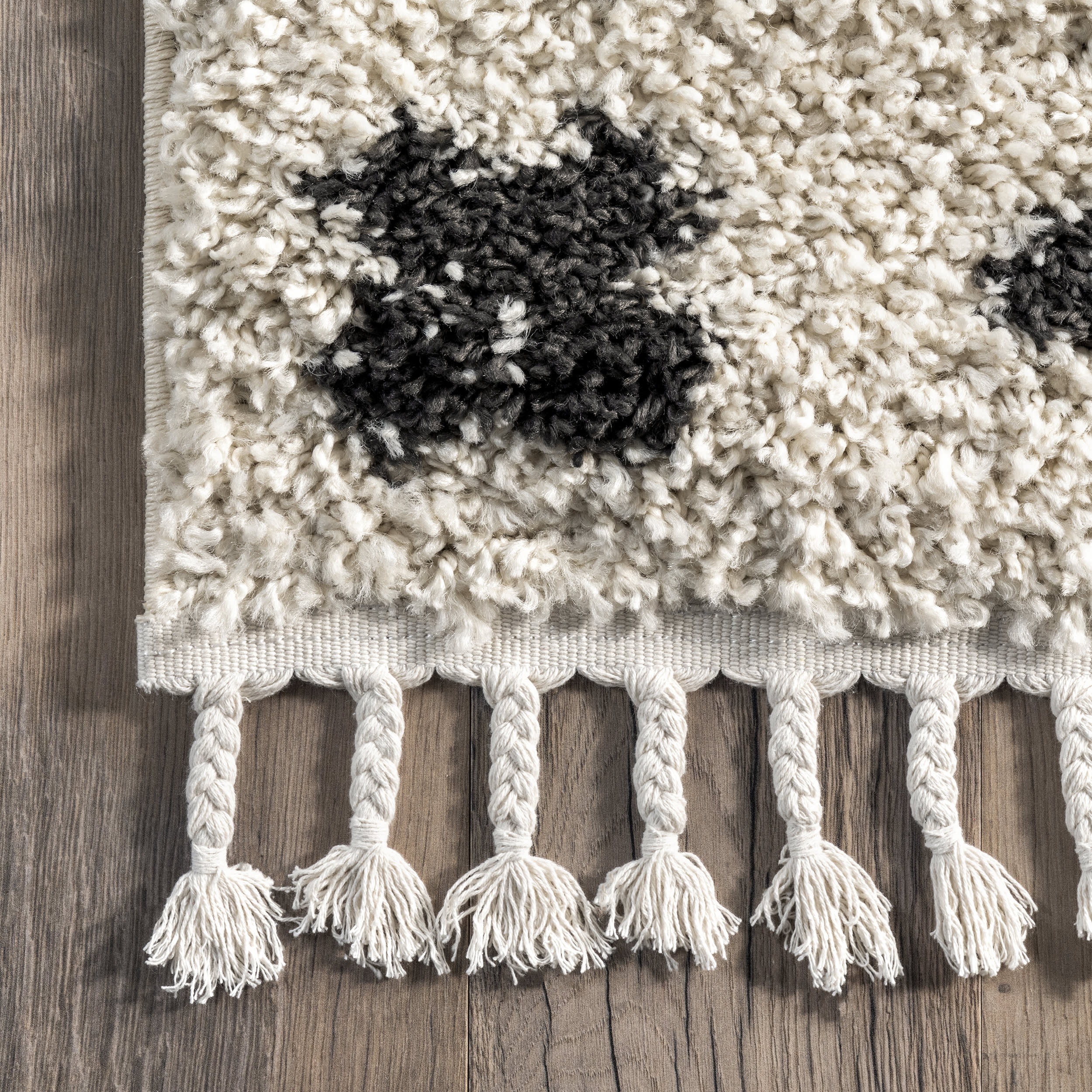 Adriana Cross Trellis Tasseled Rug | Off White - Image 3