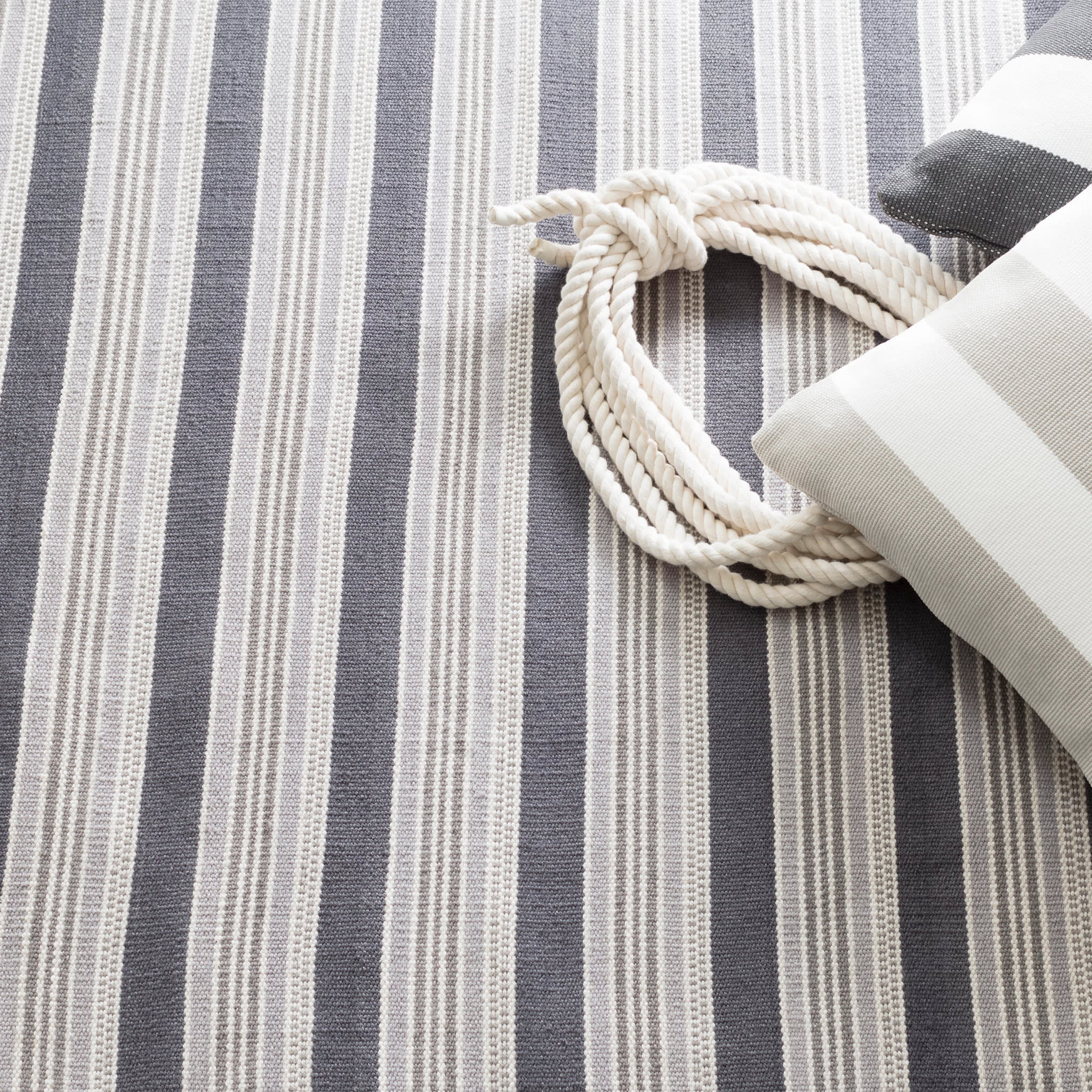 Akono Handwoven Indoor/Outdoor Rug | Grey - Image 4