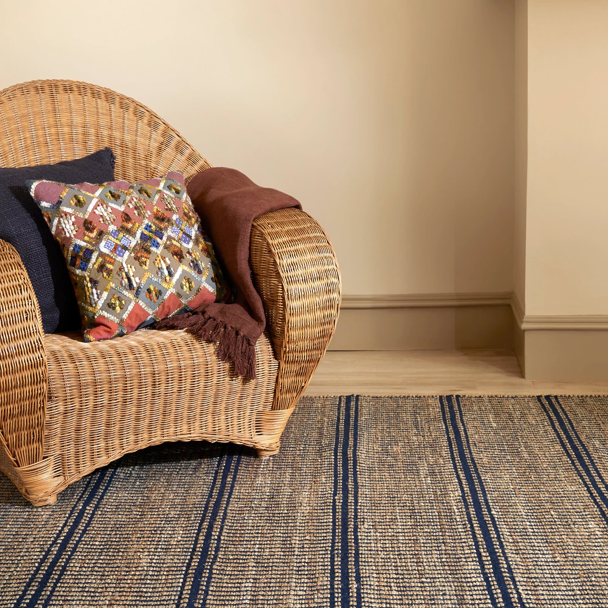 Arbor Handwoven Jute Rug | Navy - Image 2