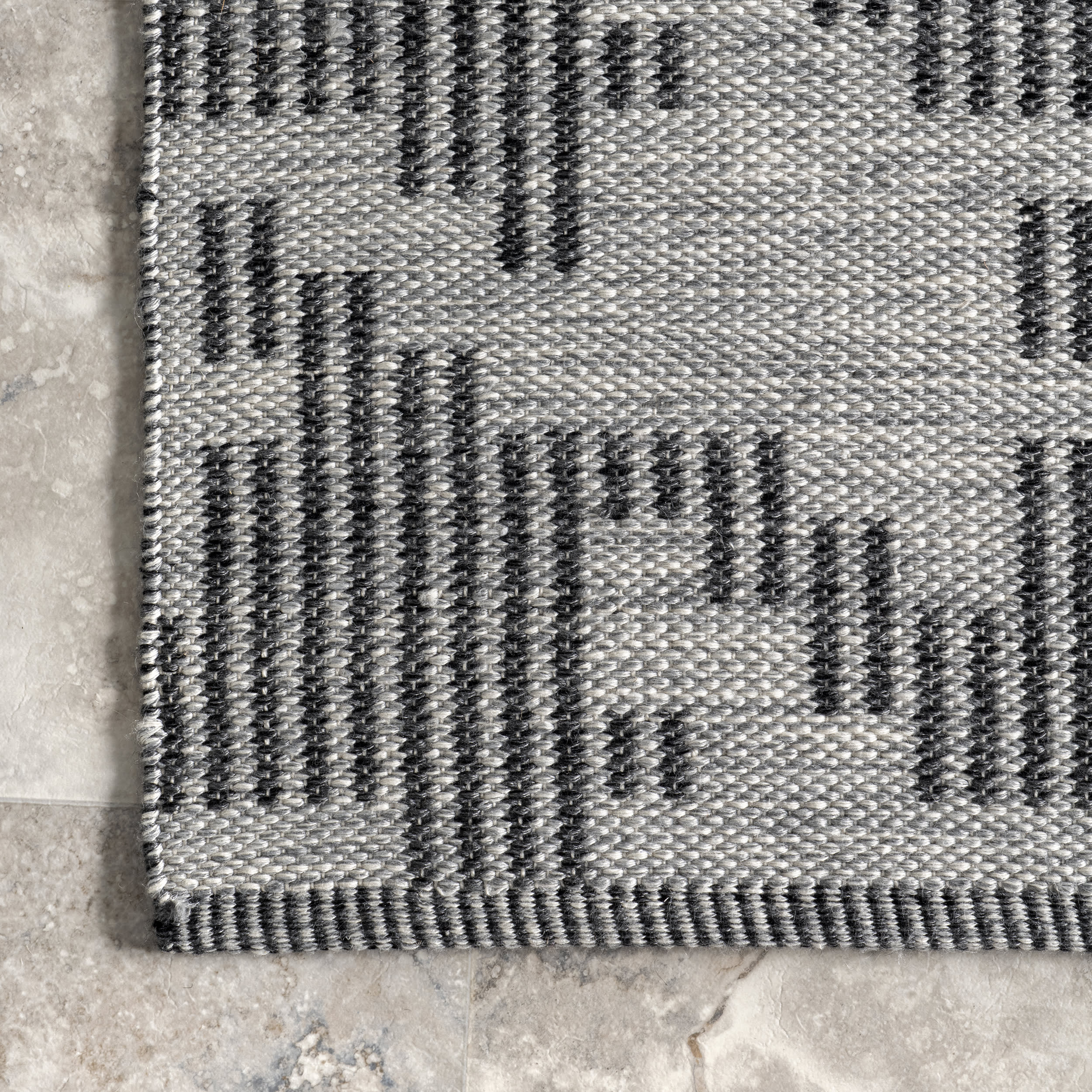 Ardenia Indoor/Outdoor Houndstooth Rug | Dark Grey - Image 3