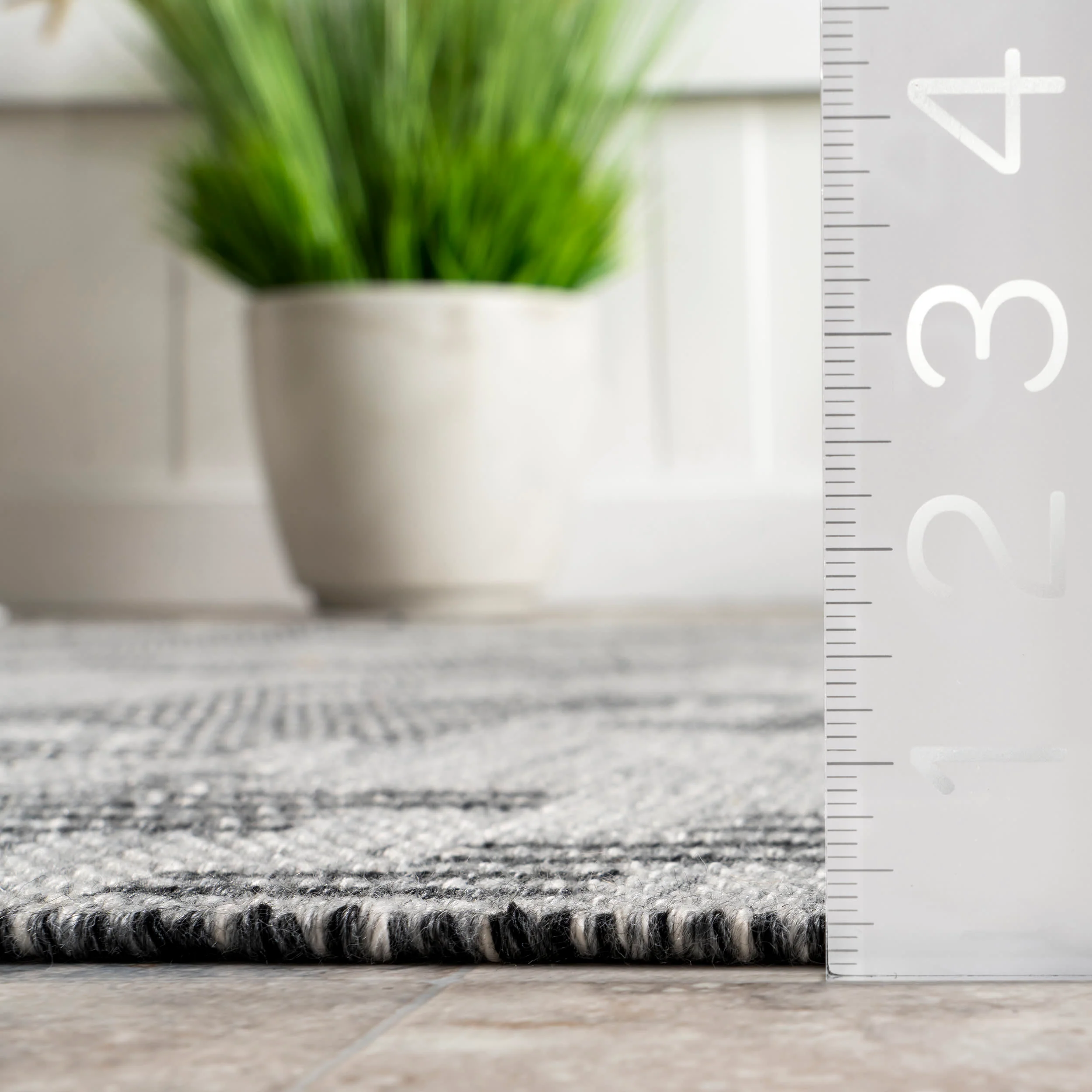 Ardenia Indoor/Outdoor Houndstooth Rug | Dark Grey - Image 5