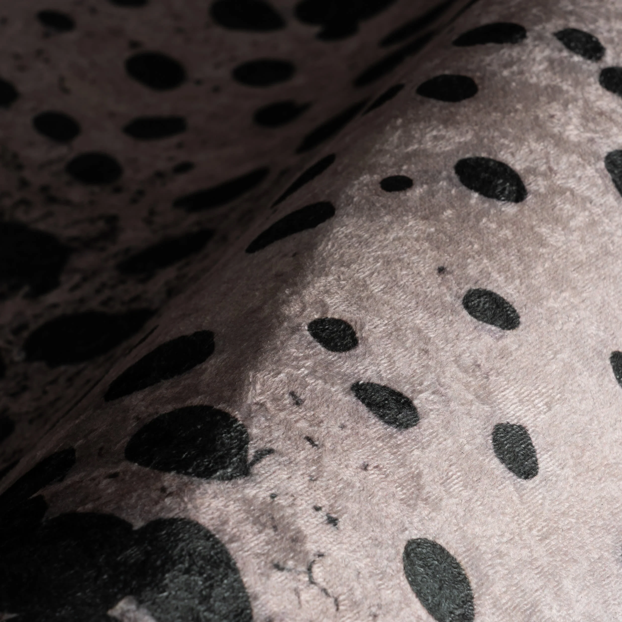Aricela Modern Animal Print Washable Rug | Black - Image 3
