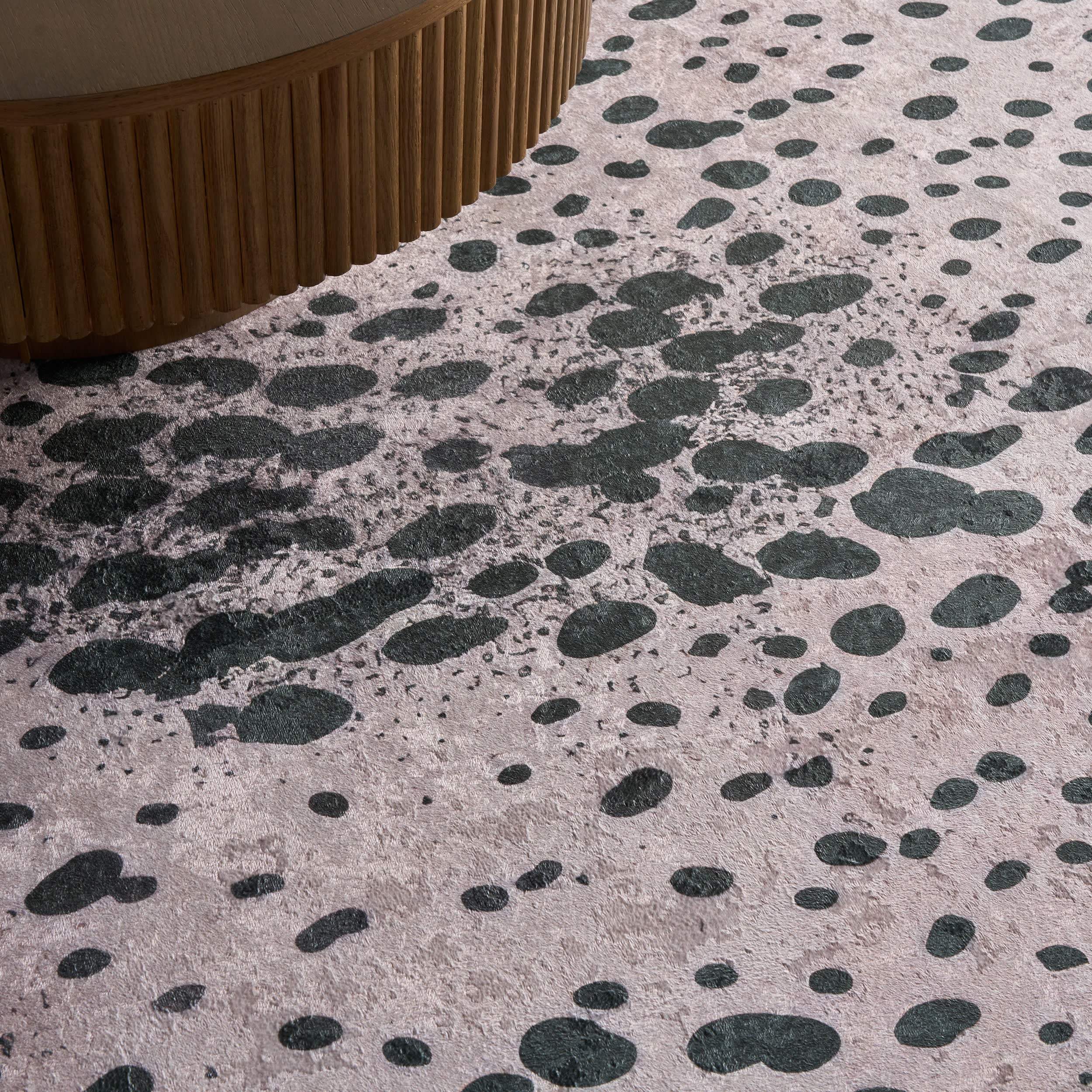 Aricela Modern Animal Print Washable Rug | Black - Image 5