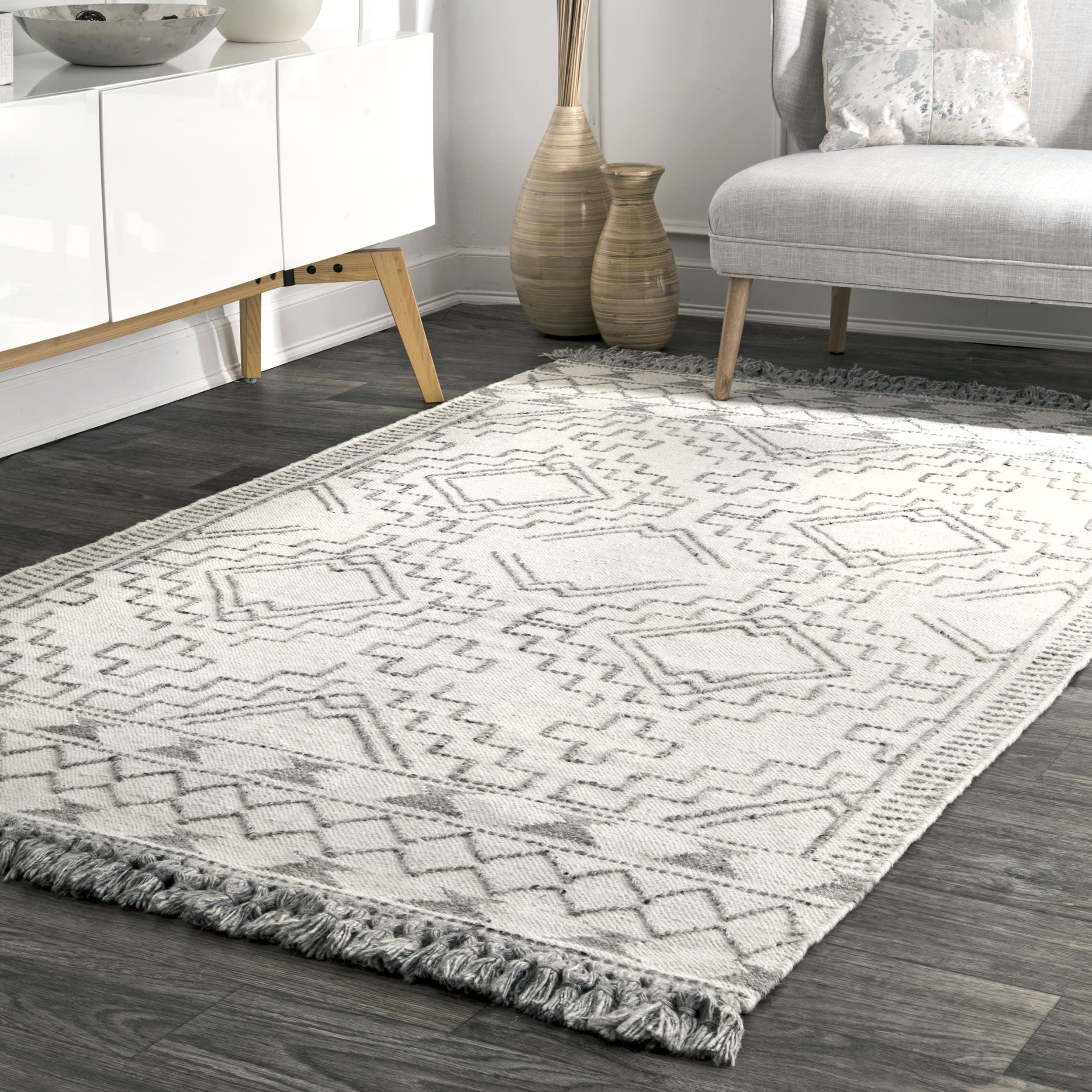 Aztec Diamond Chevron Tassel Rug | Ivory - Image 2