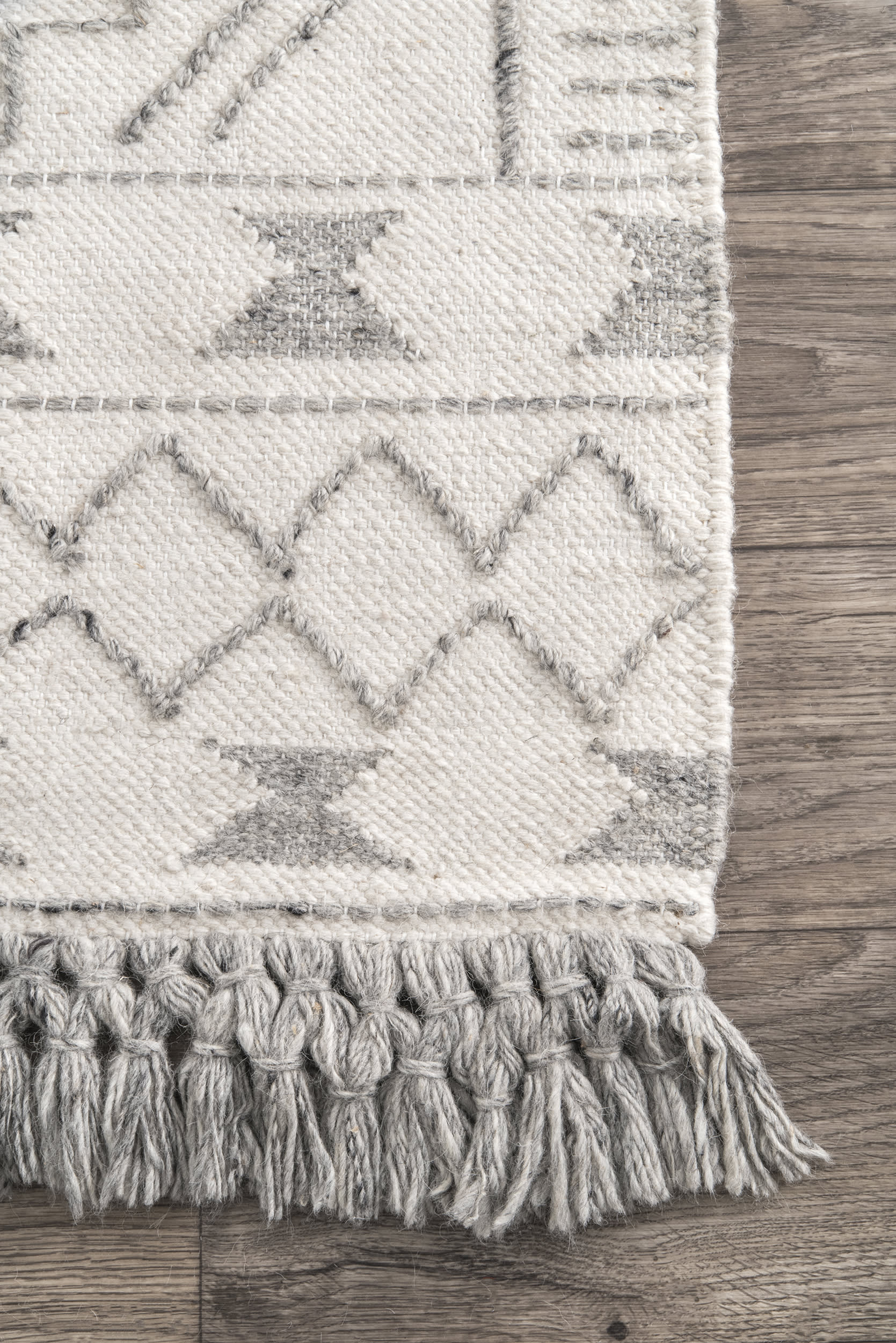 Aztec Diamond Chevron Tassel Rug | Ivory - Image 3