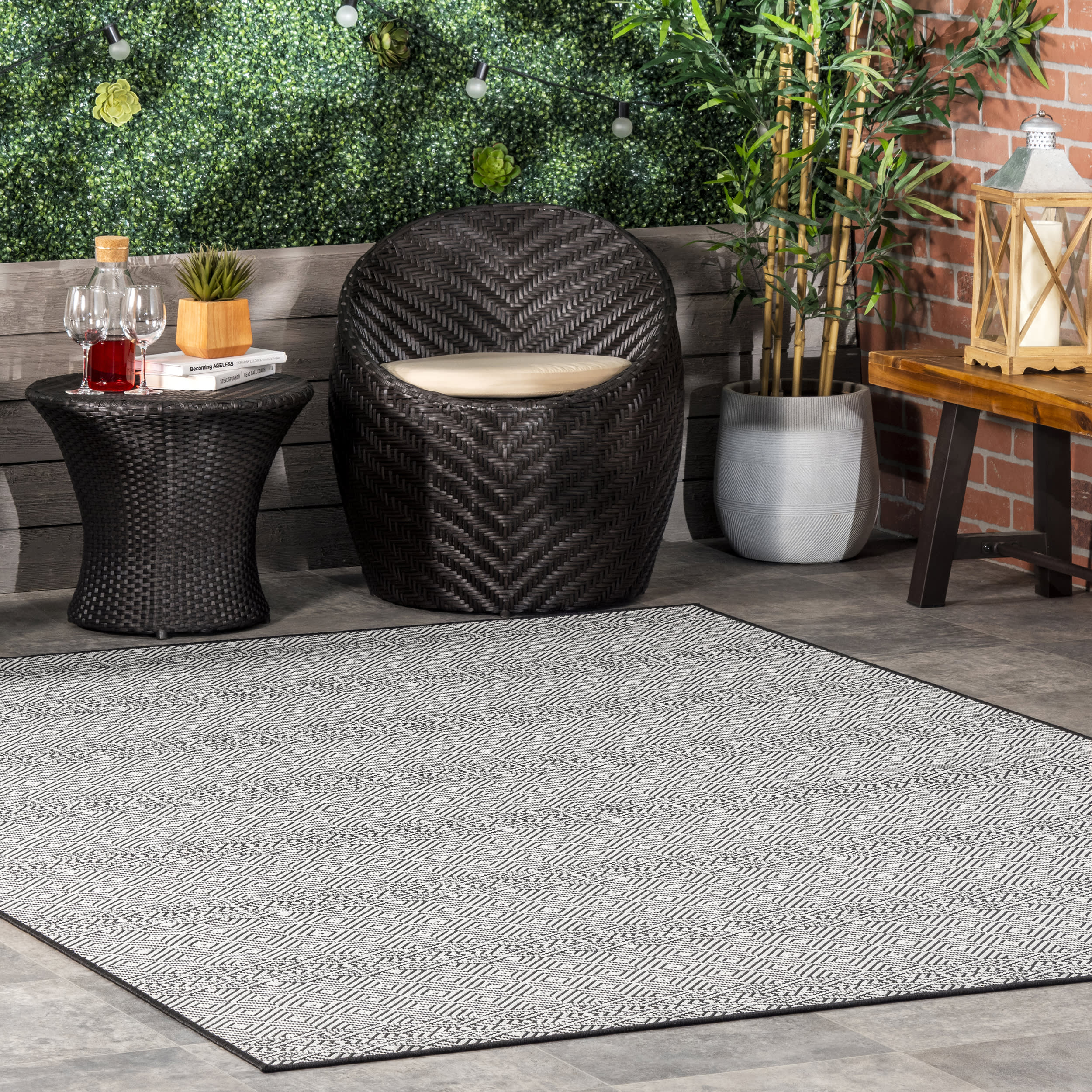 Birdseye Striped Indoor/Outdoor Rug | Black - Image 2