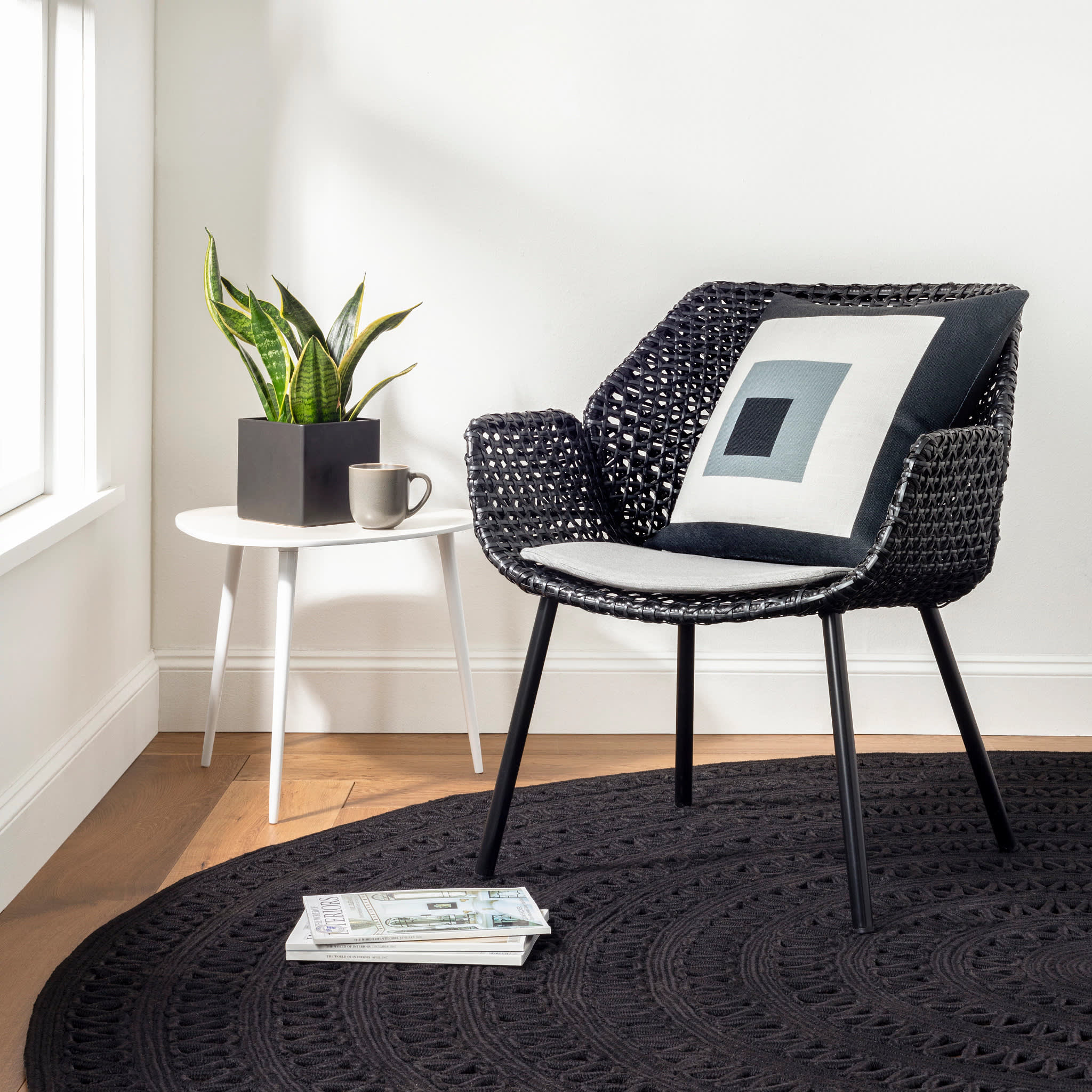 Bowline Handwoven Indoor/Outdoor Round Rug | Black - Image 2