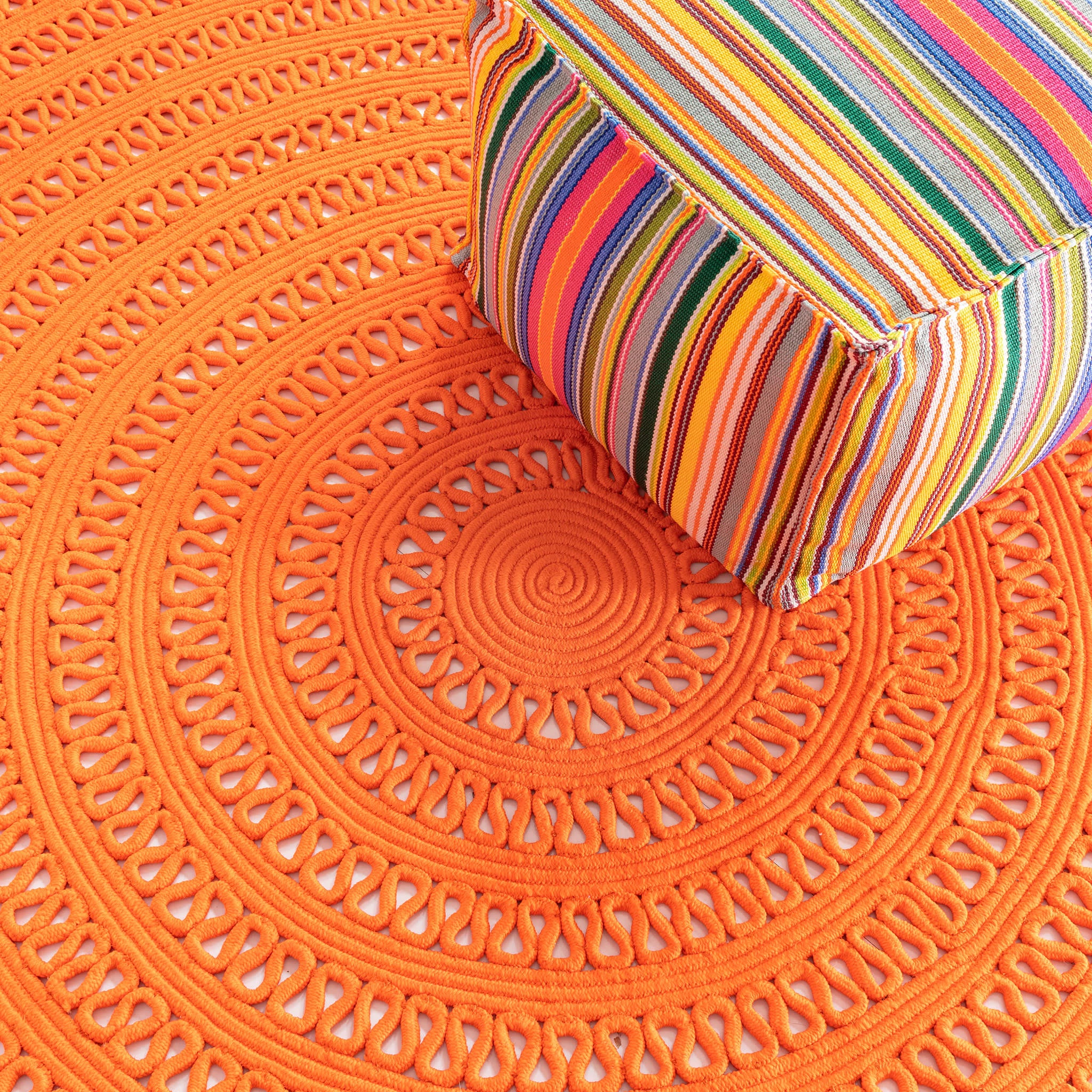 Bowline Handwoven Indoor/Outdoor Round Rug | Tangerine - Image 3