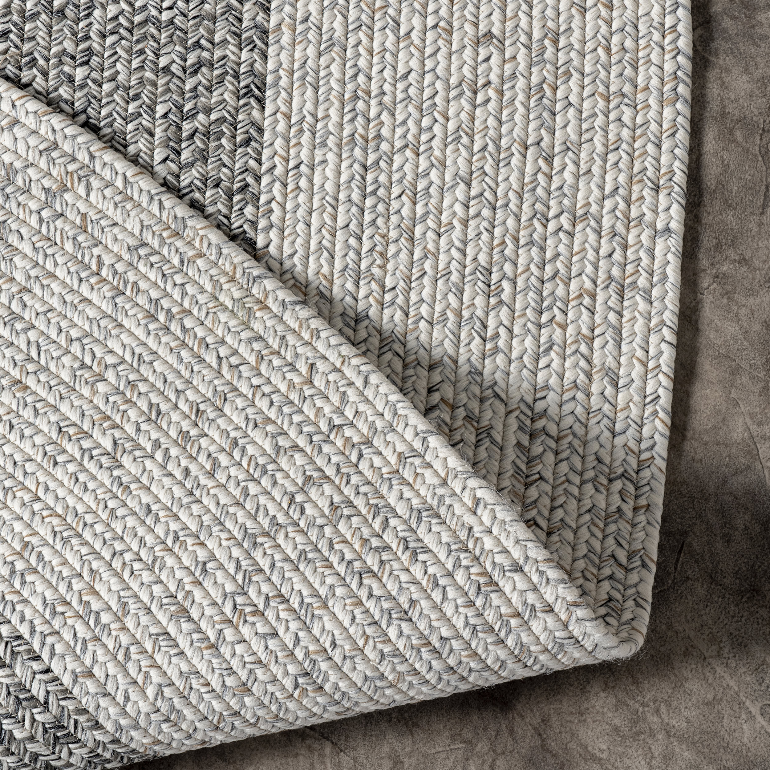 Braided Solid Border Indoor/Outdoor Rug | Grey - Image 2
