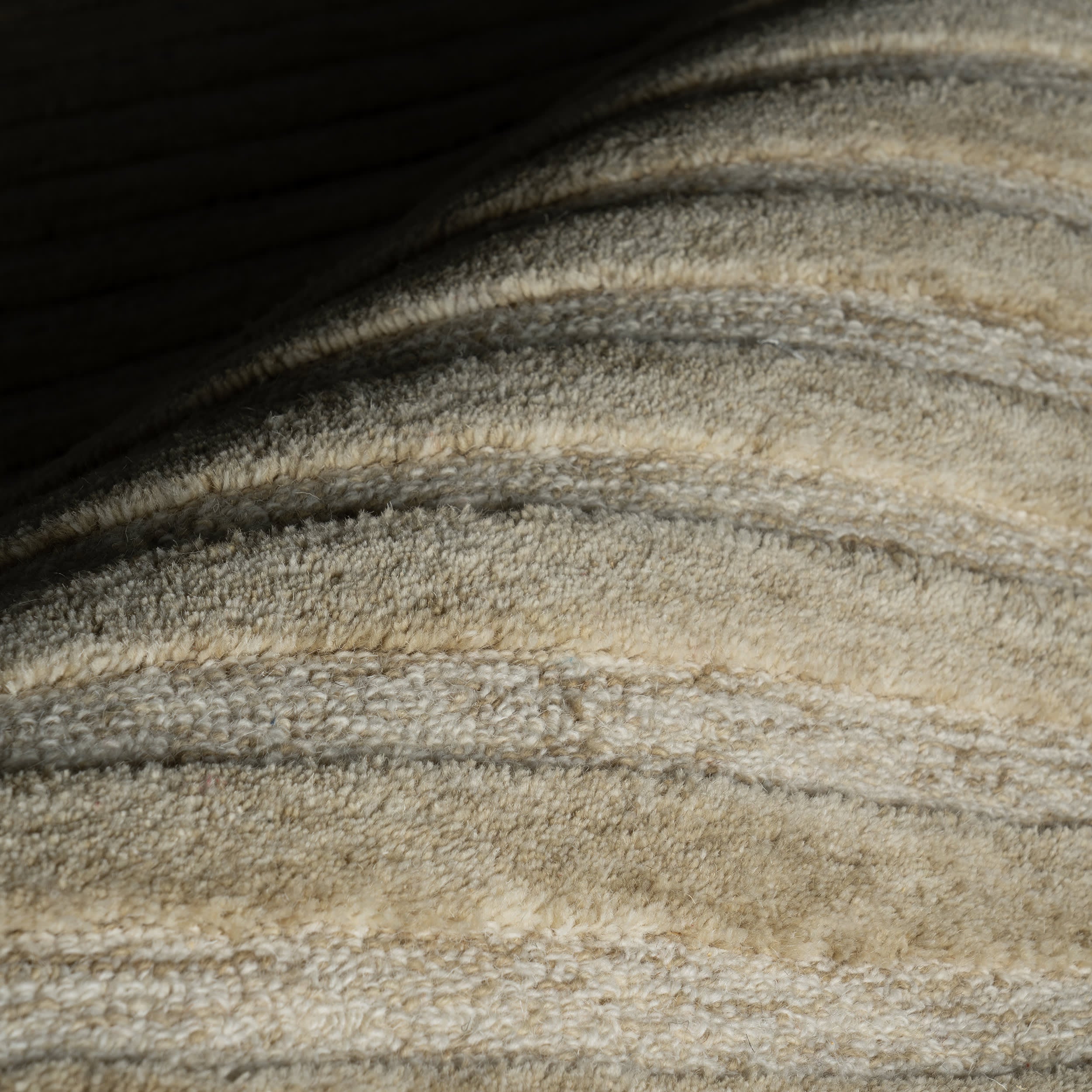 Caly Modern Bordered Wool Rug | Beige - Image 3