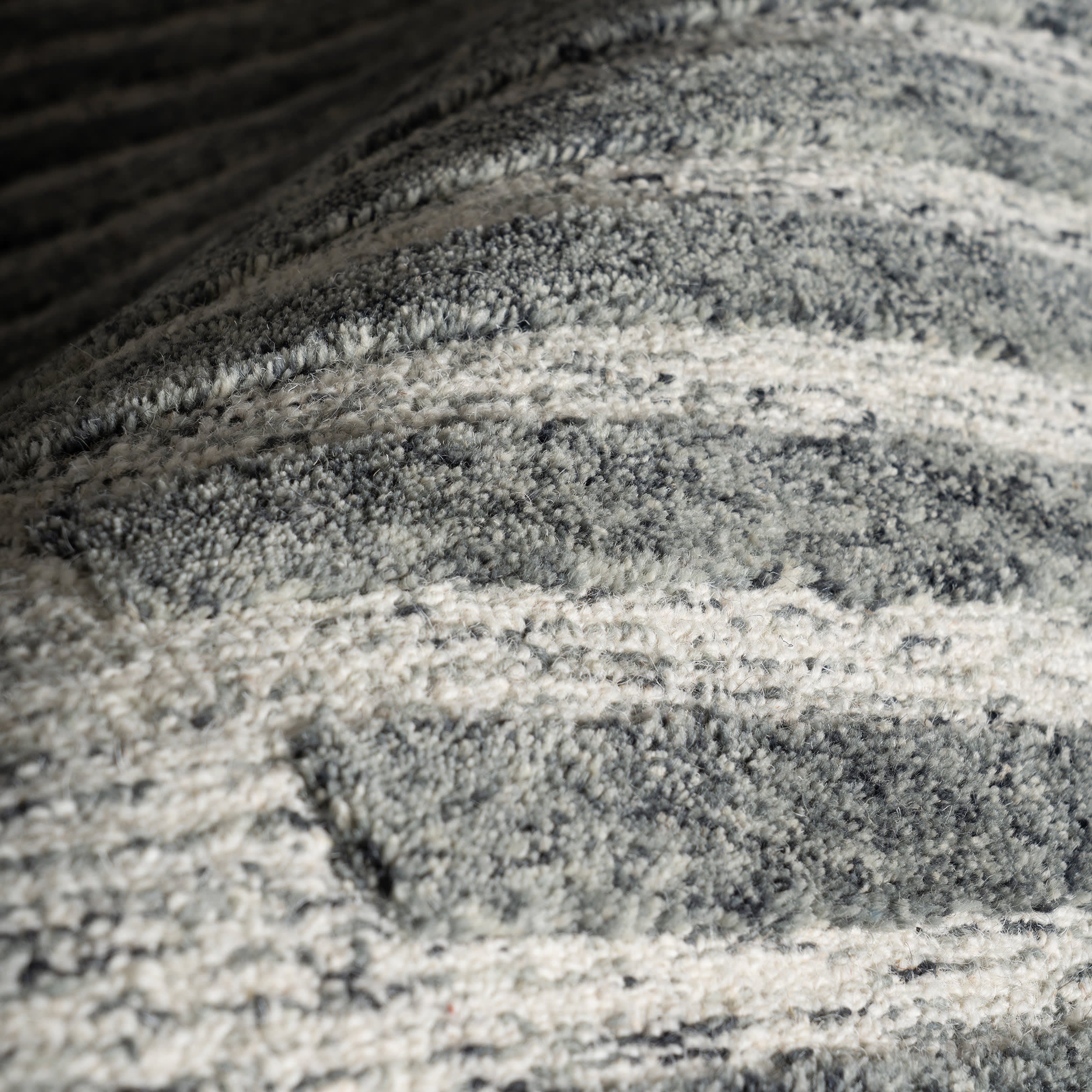 Caly Modern Bordered Wool Rug | Grey - Image 3