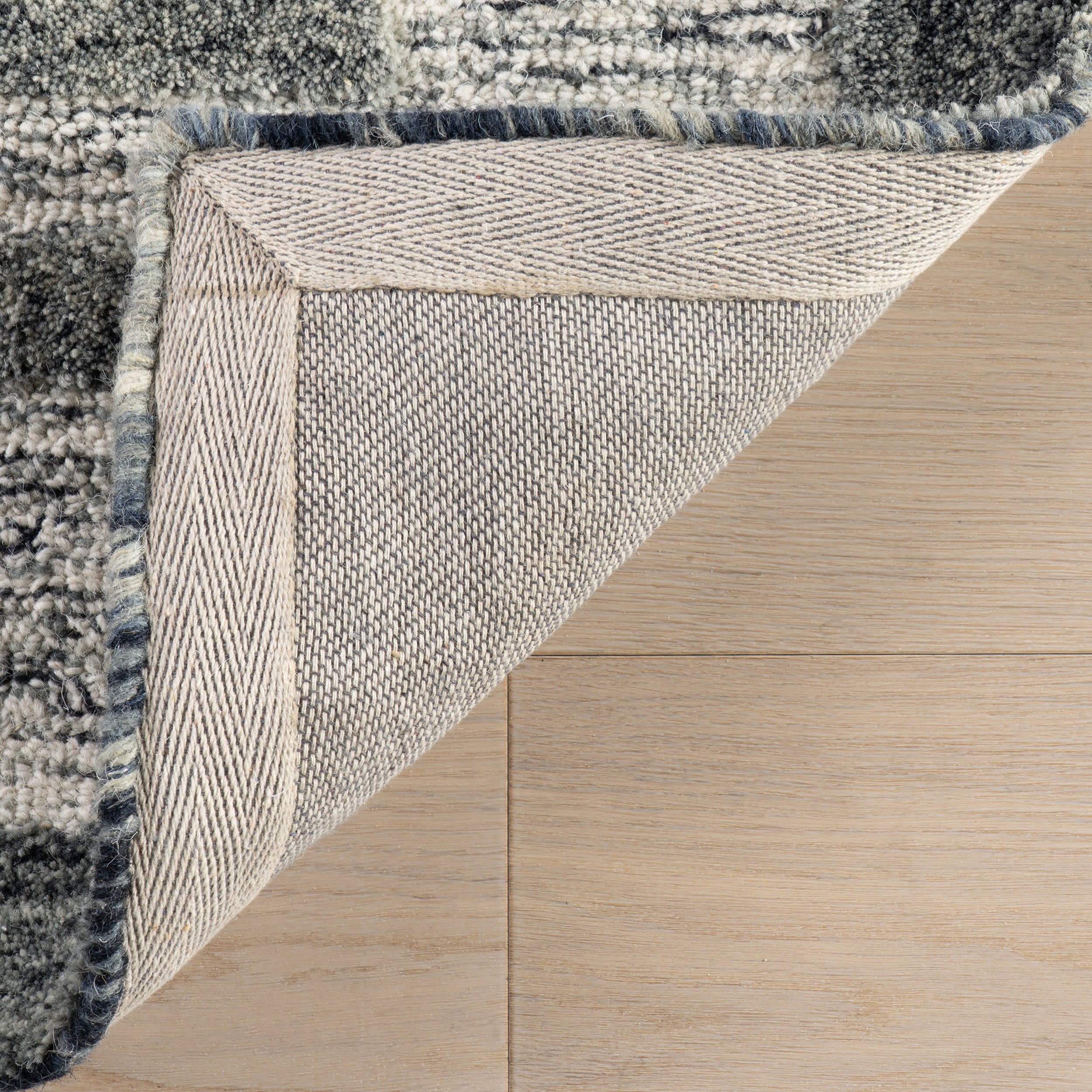 Caly Modern Bordered Wool Rug | Grey - Image 6