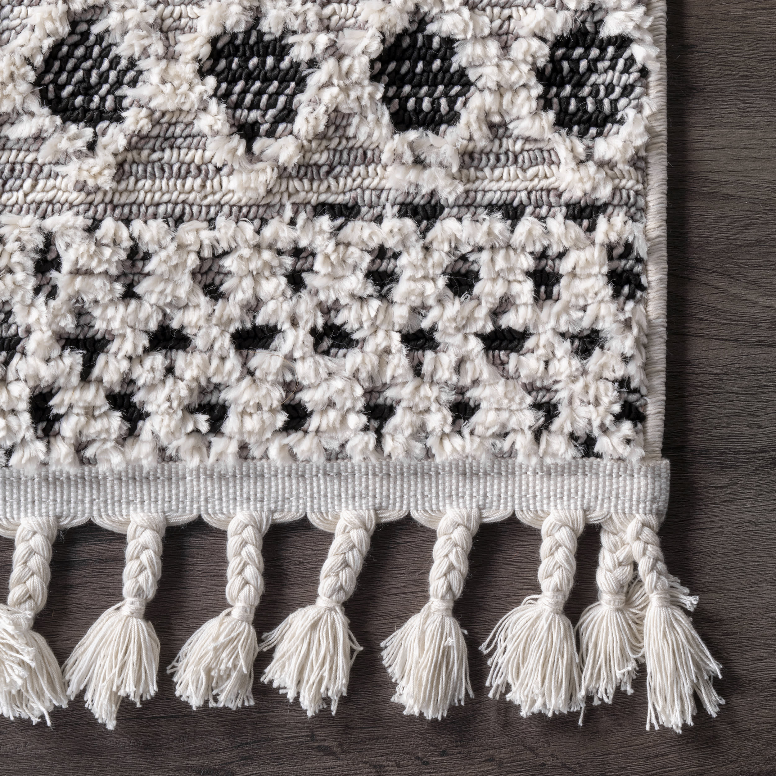 Carved Banded Tassel Rug | Beige - Image 3
