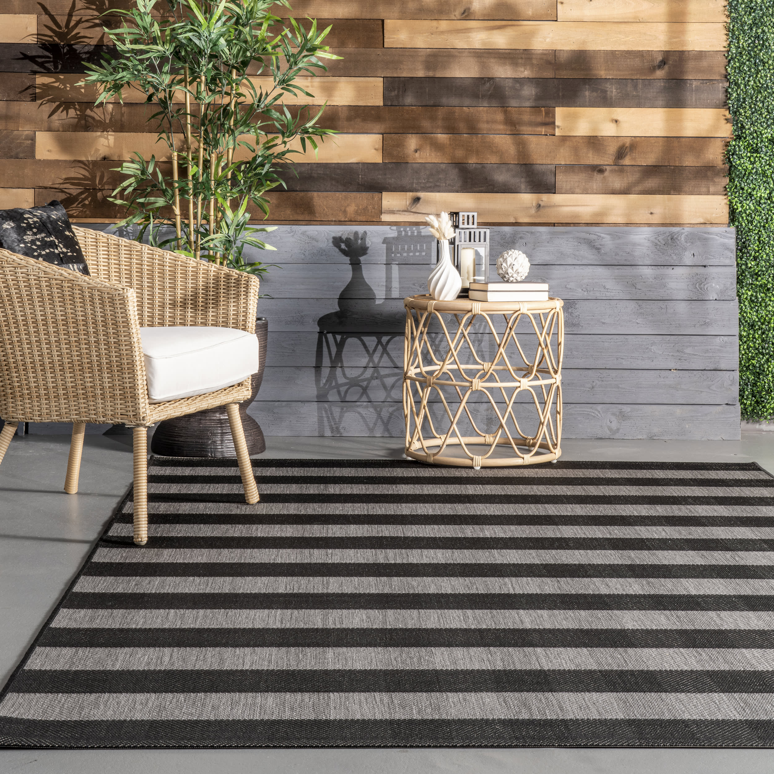 Chevron Stripes Indoor/Outdoor Rug | Black - Image 4