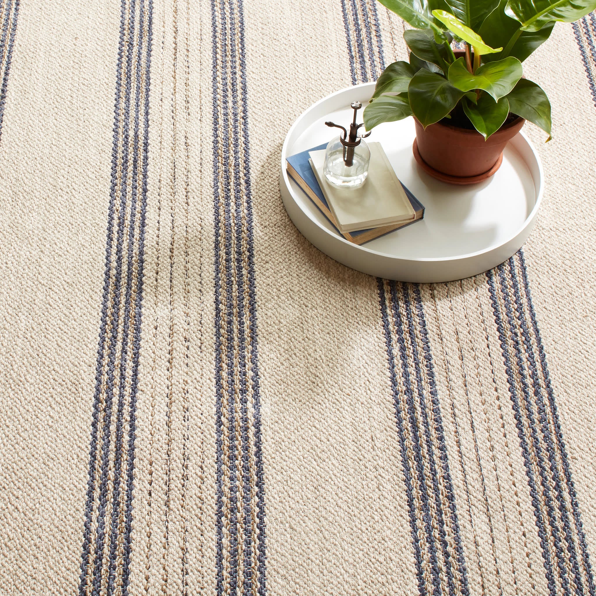 Cielo Stripe Handwoven Cotton Rug | Navy - Image 4