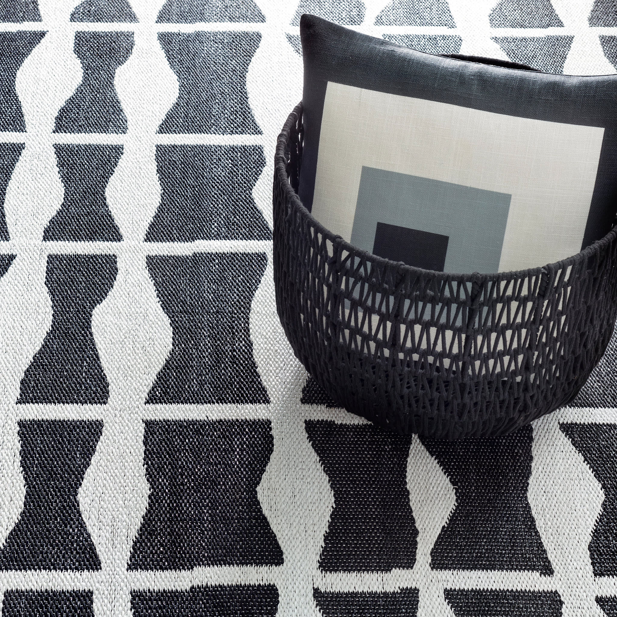 Circuit Handwoven Indoor/Outdoor Rug | Black - Image 3