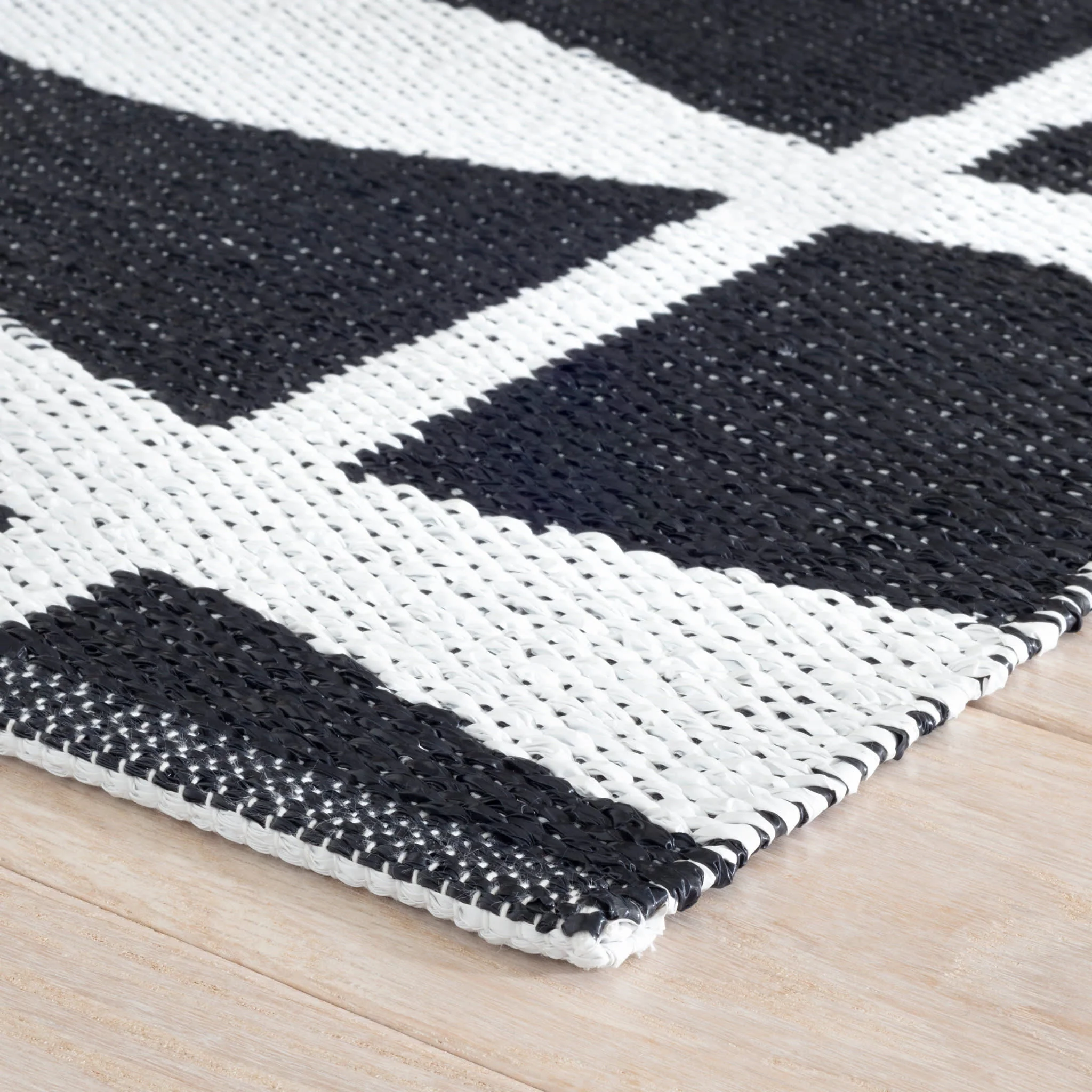 Circuit Handwoven Indoor/Outdoor Rug | Black - Image 4