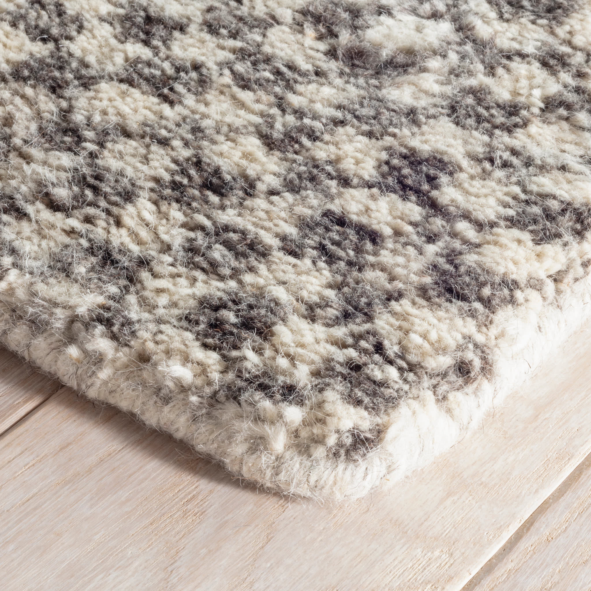 Citra Hand Knotted Wool Rug | Grey - Image 4