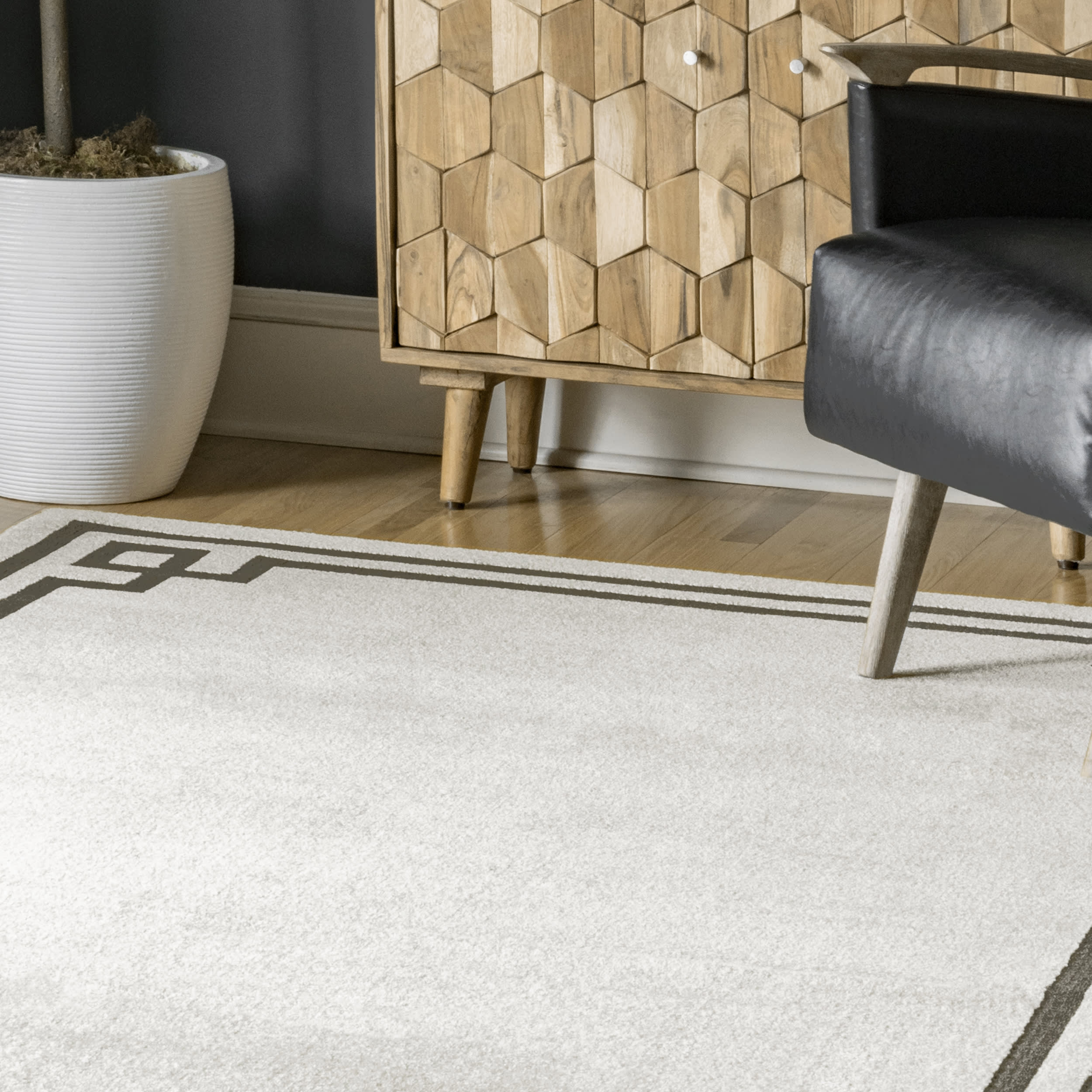 Classic Border Rug | Beige - Image 4