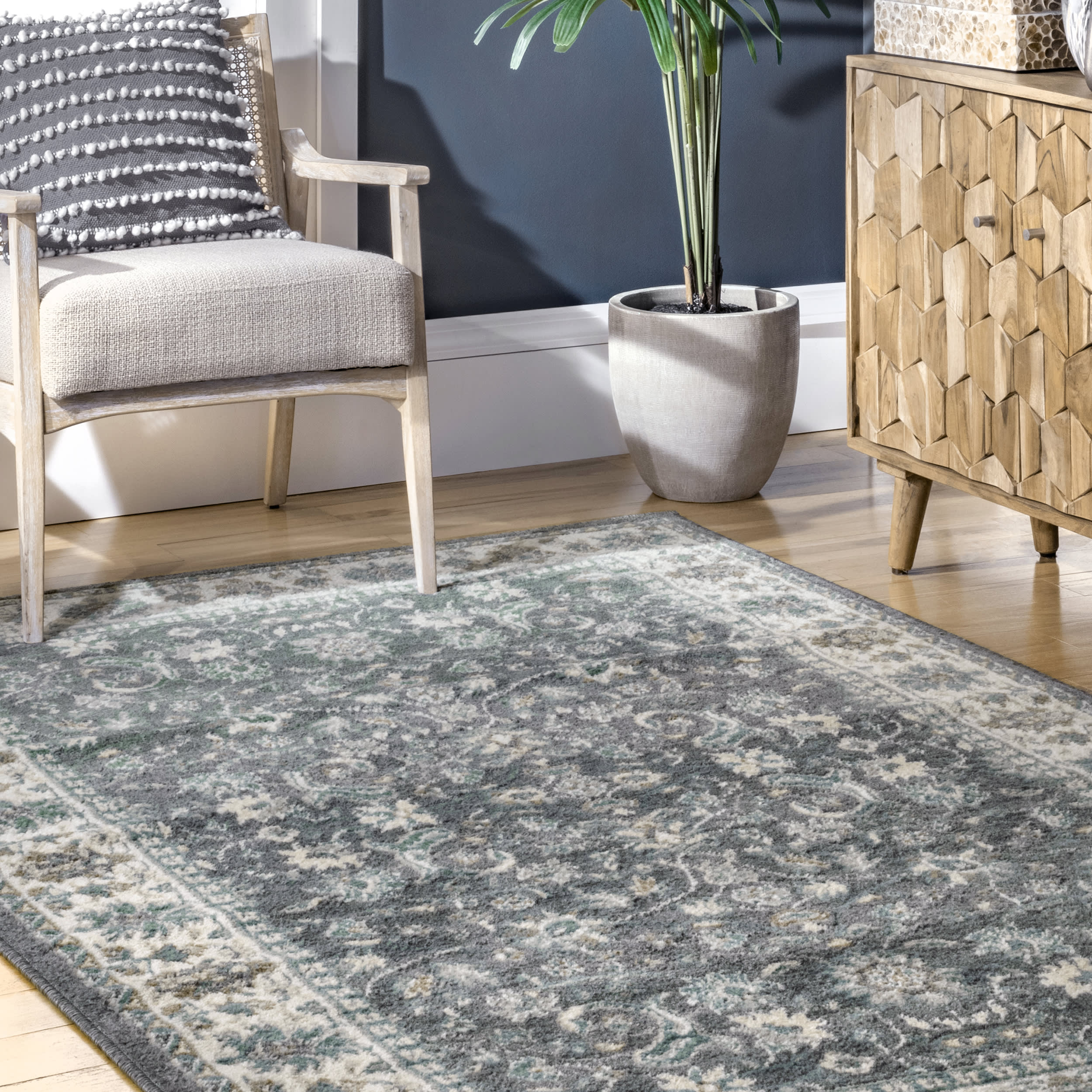 Classic Floral Rug | Grey - Image 2