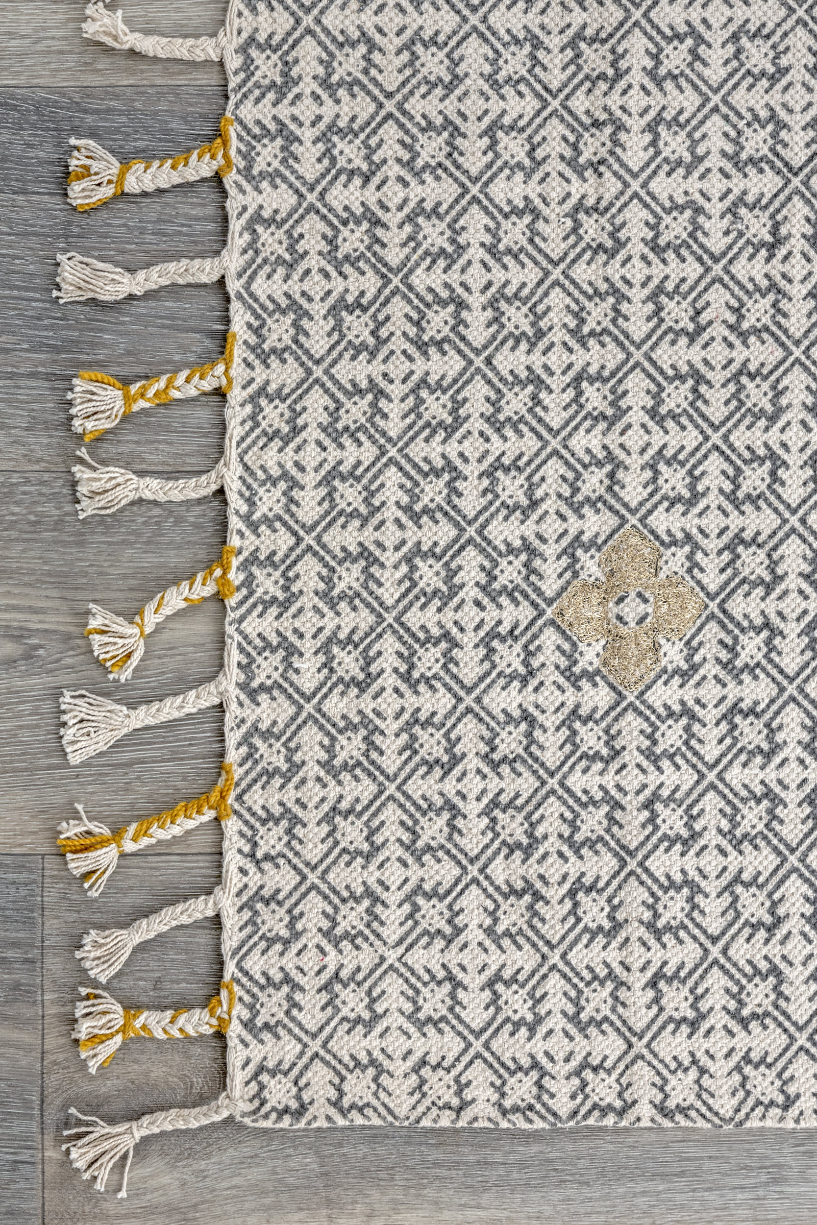 Clover Trellis With Tassels Rug | Ivory - Image 3