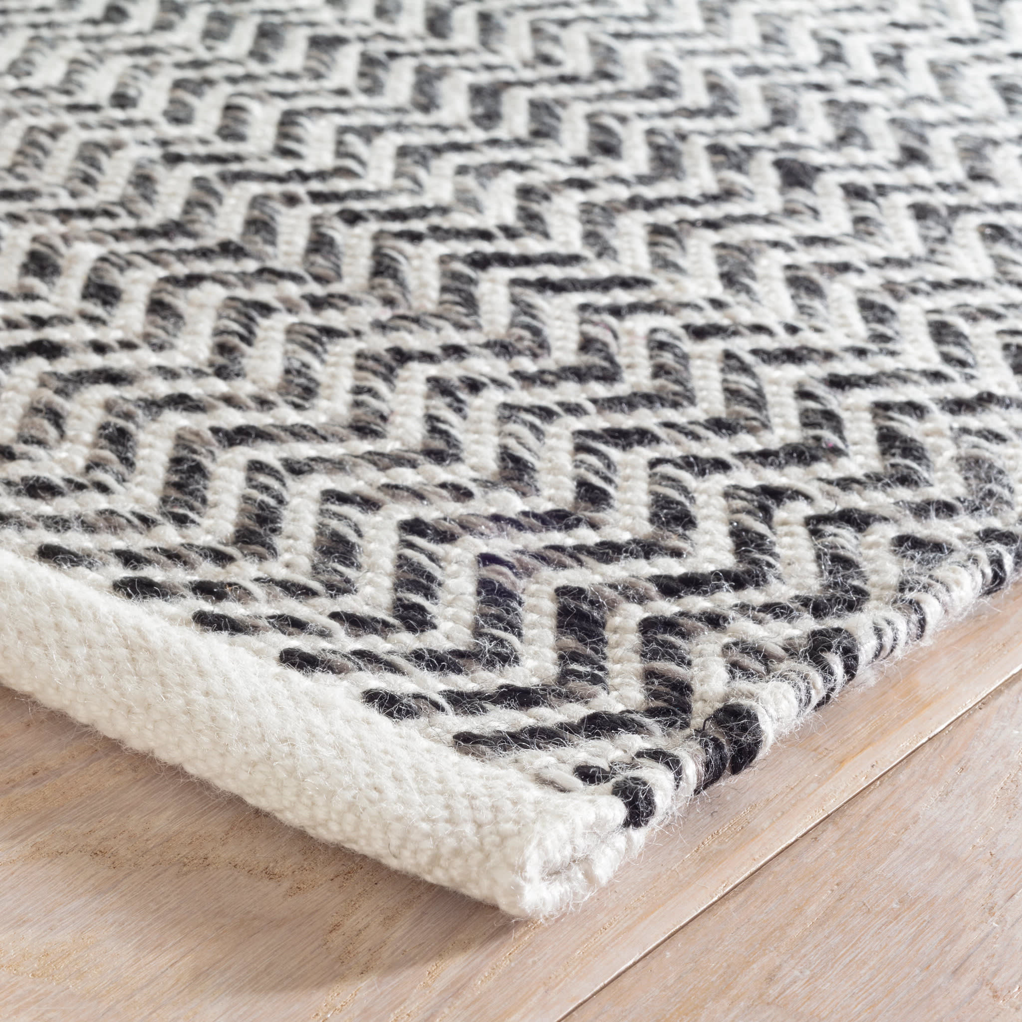 Coastal Handwoven Indoor/Outdoor Rug | Black - Image 6