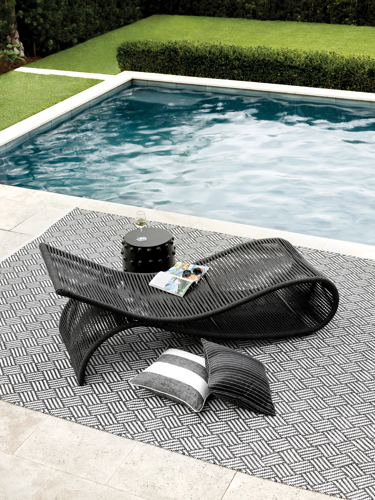 Crisscross Handwoven Indoor/Outdoor Rug | Black - Image 2