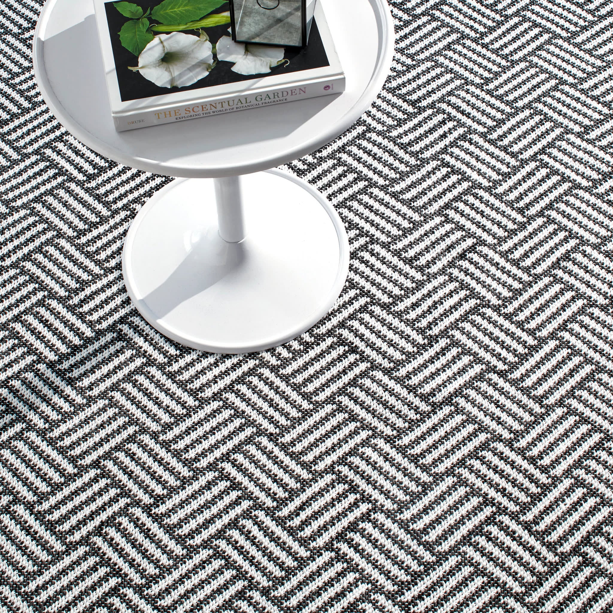 Crisscross Handwoven Indoor/Outdoor Rug | Black - Image 4