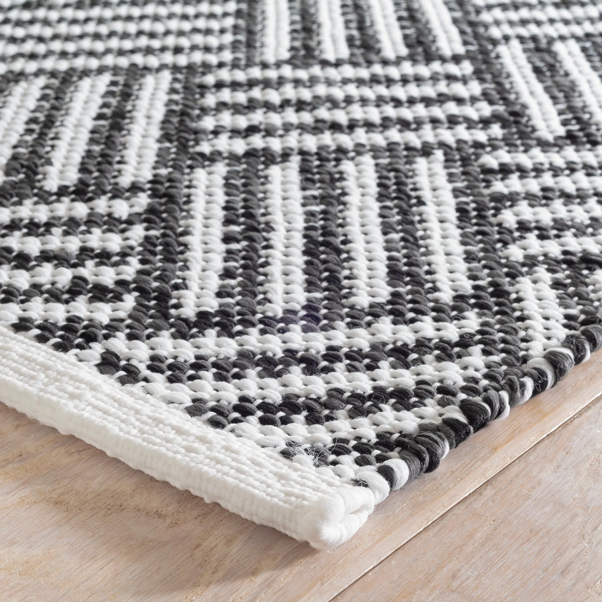 Crisscross Handwoven Indoor/Outdoor Rug | Black - Image 5