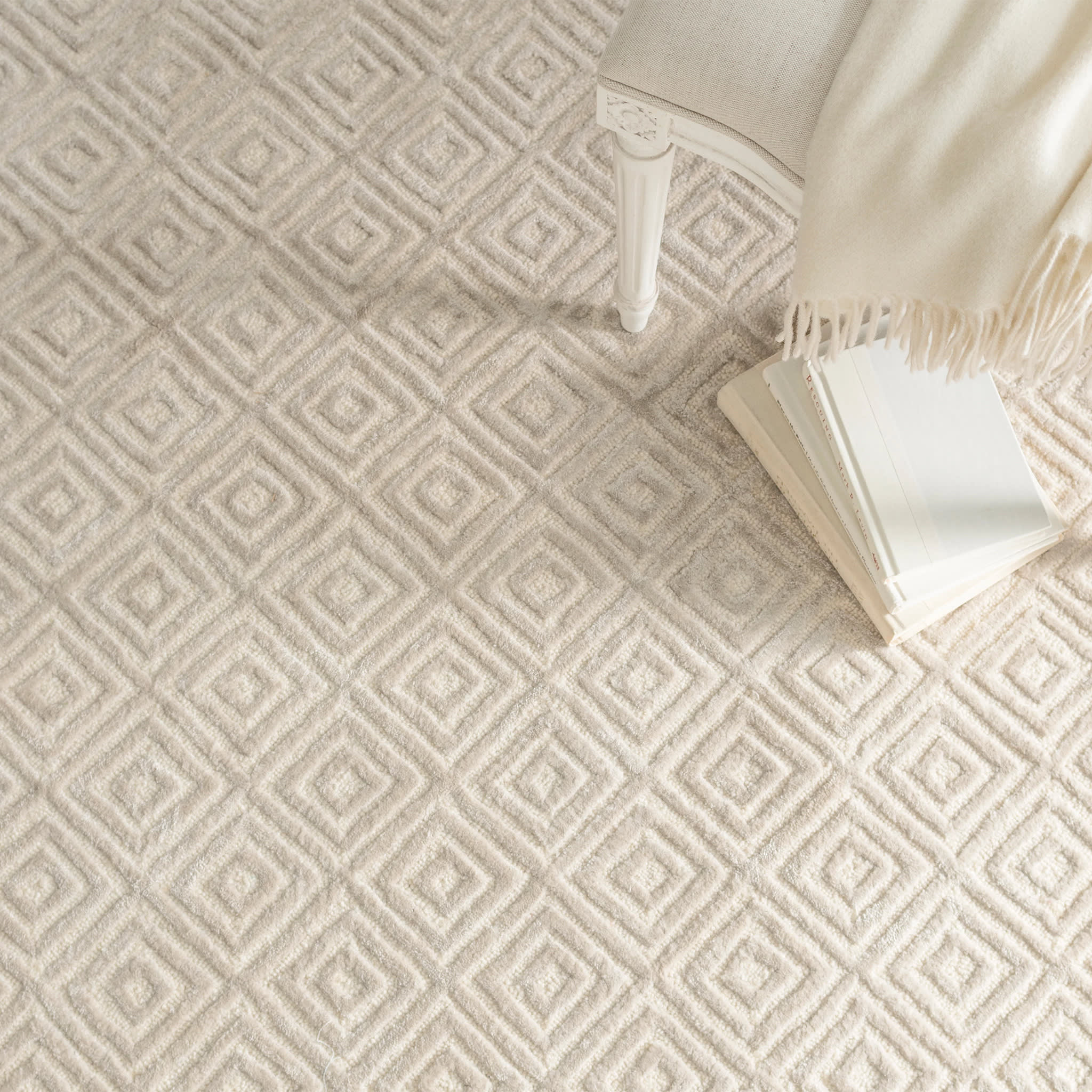 Cut Diamond Hand Tufted Wool/Viscose Rug | Silver - Image 2