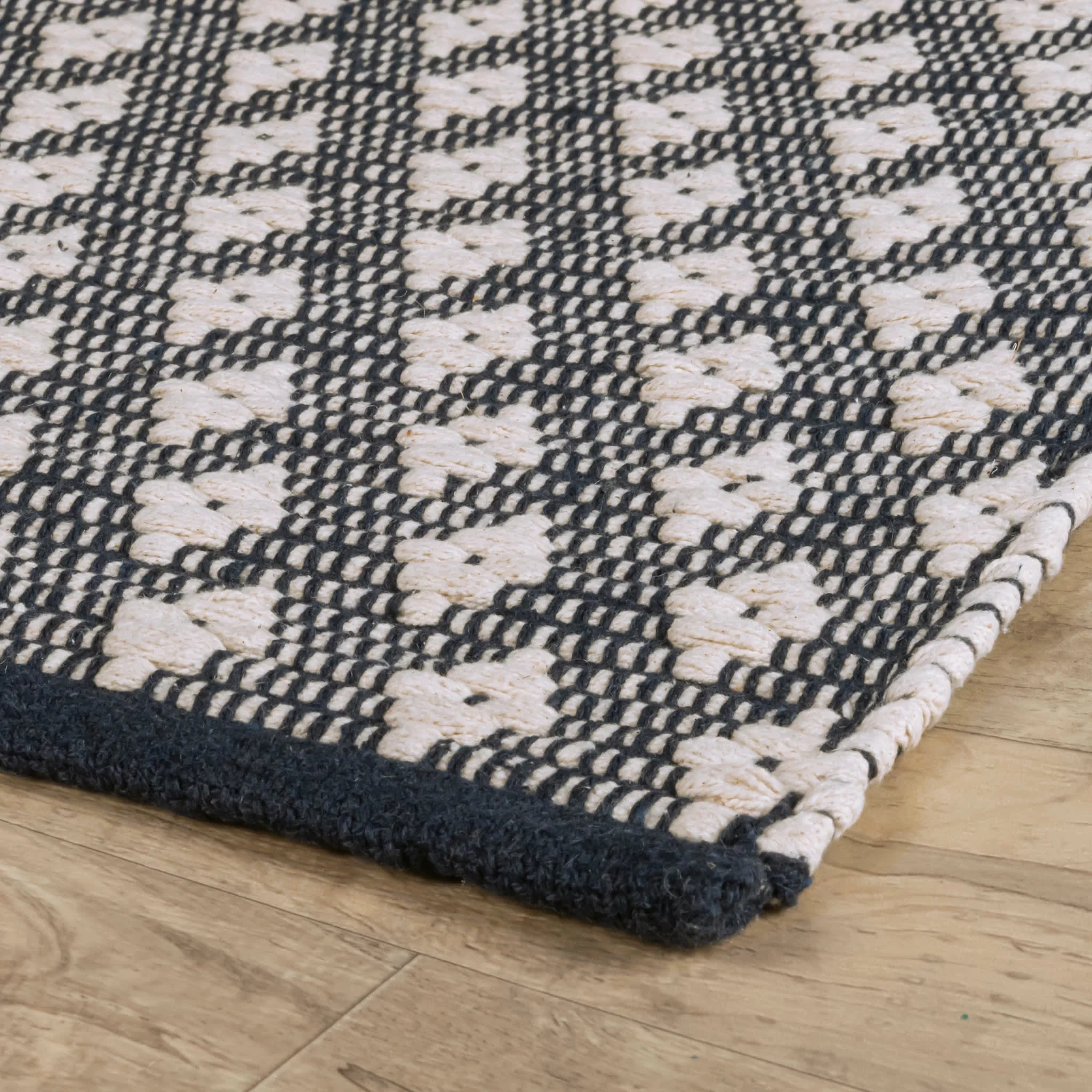Dainty Diamond Handwoven Cotton Rug | Navy/Ivory - Image 5