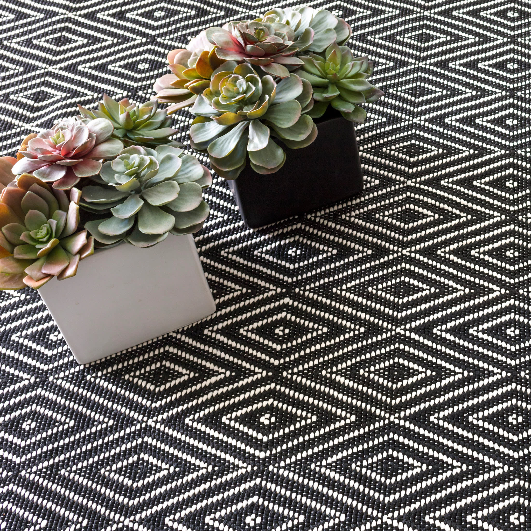 Diamond Handwoven Indoor/Outdoor Rug | Black/Ivory - Image 3