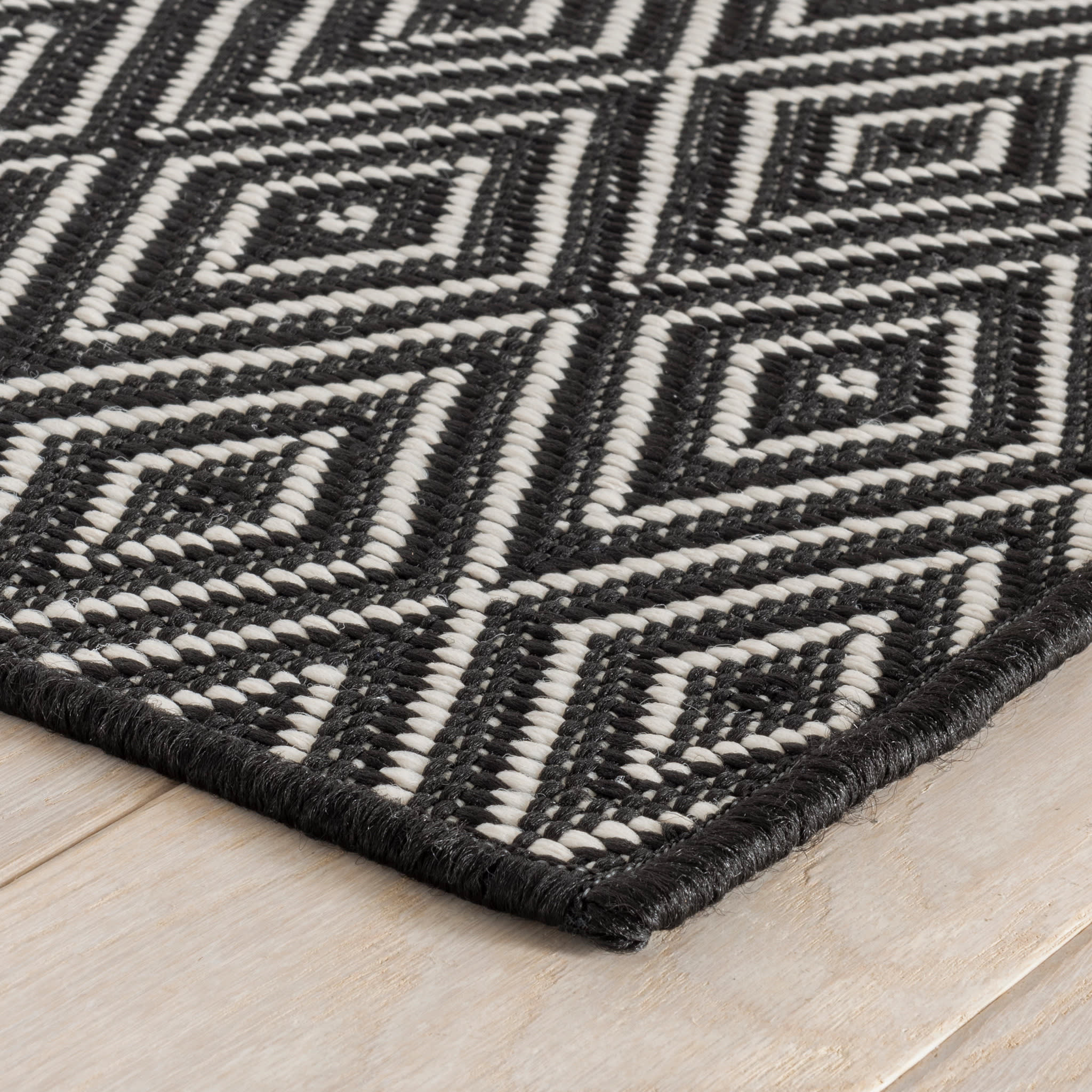 Diamond Handwoven Indoor/Outdoor Rug | Black/Ivory - Image 4