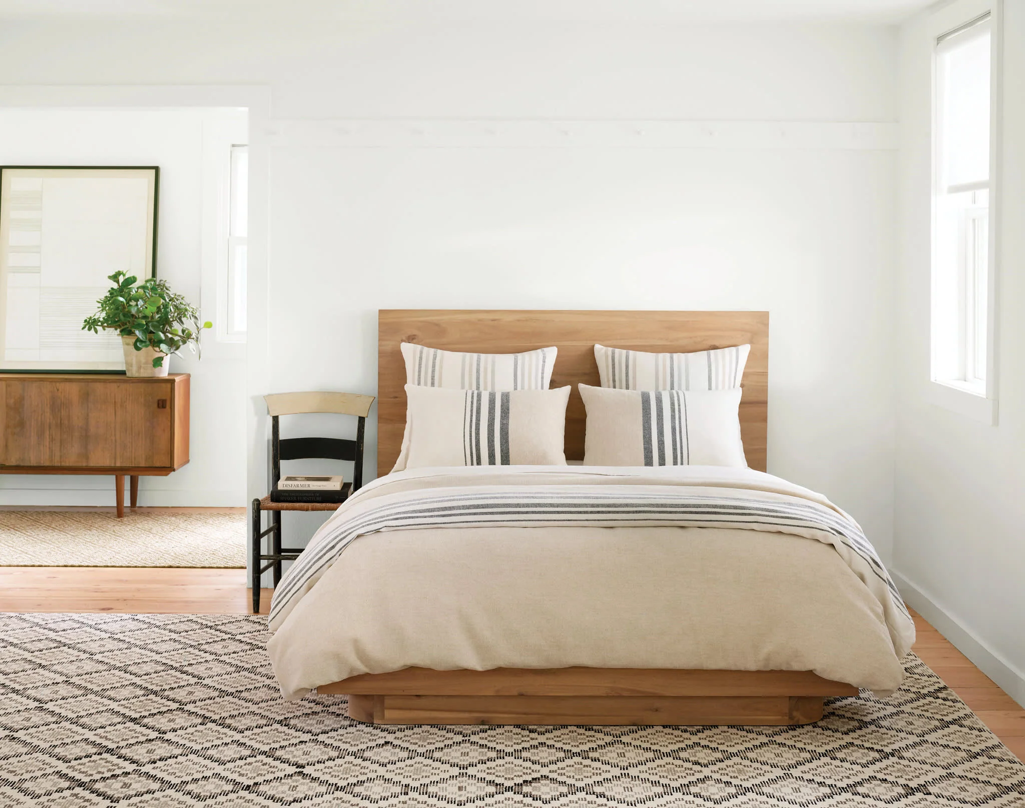 Diamond Cove Hand Tufted Wool Rug | Black - Image 2