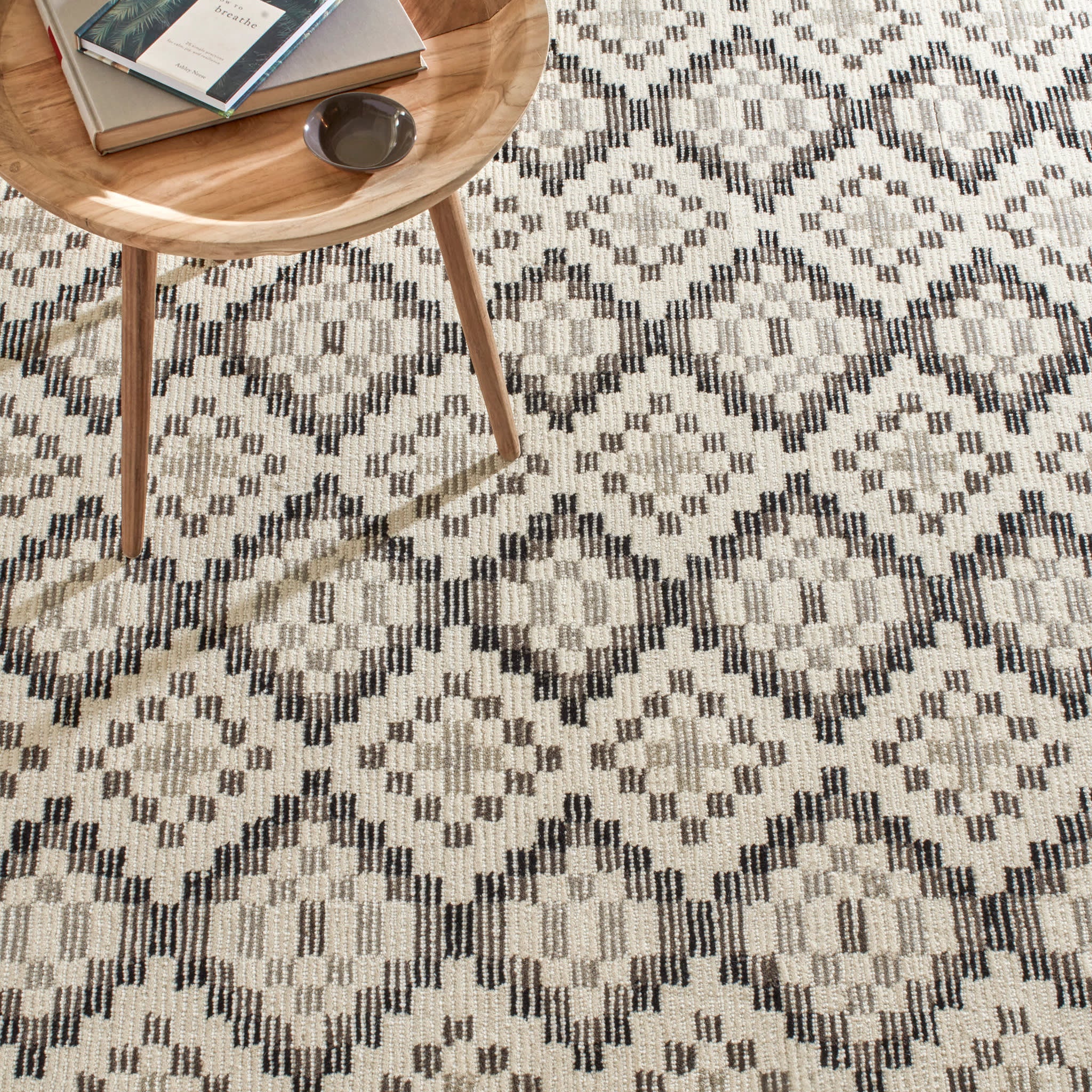 Diamond Cove Hand Tufted Wool Rug | Black - Image 4