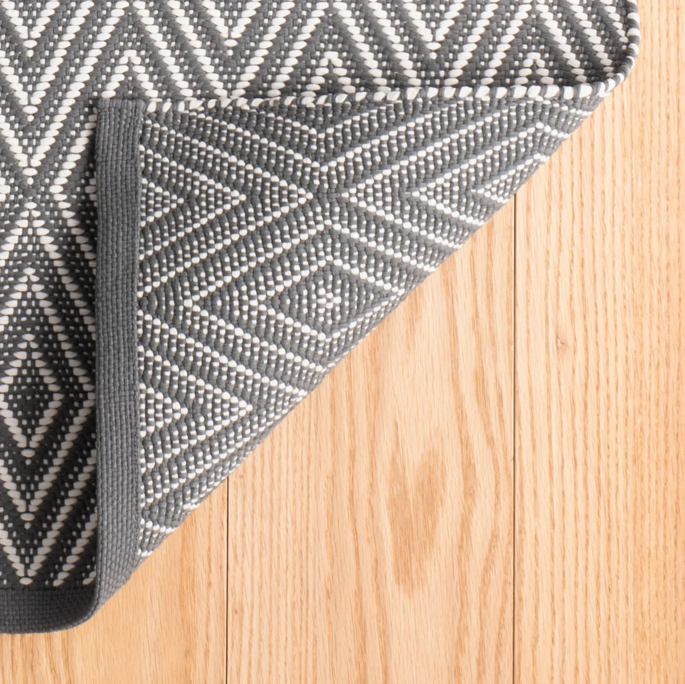 Diamond Handwoven Indoor/Outdoor Rug | Graphite/Ivory - Image 4
