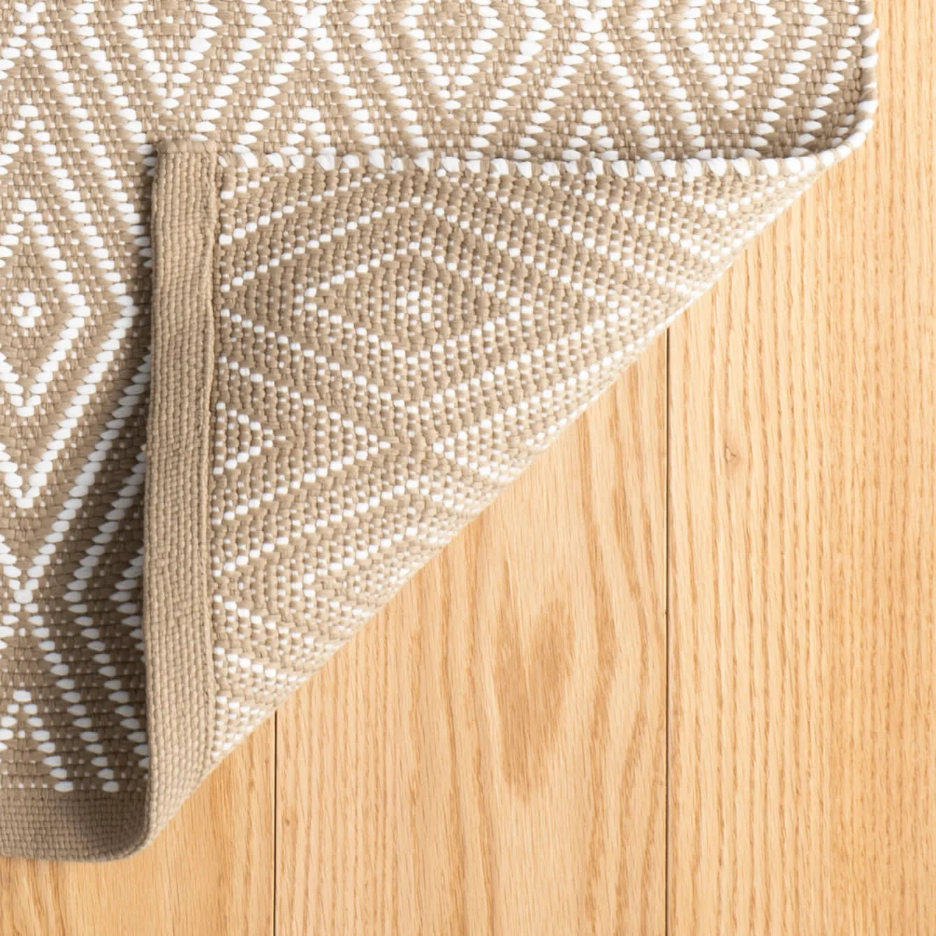 Diamond Handwoven Indoor/Outdoor Rug | Khaki/White - Image 3