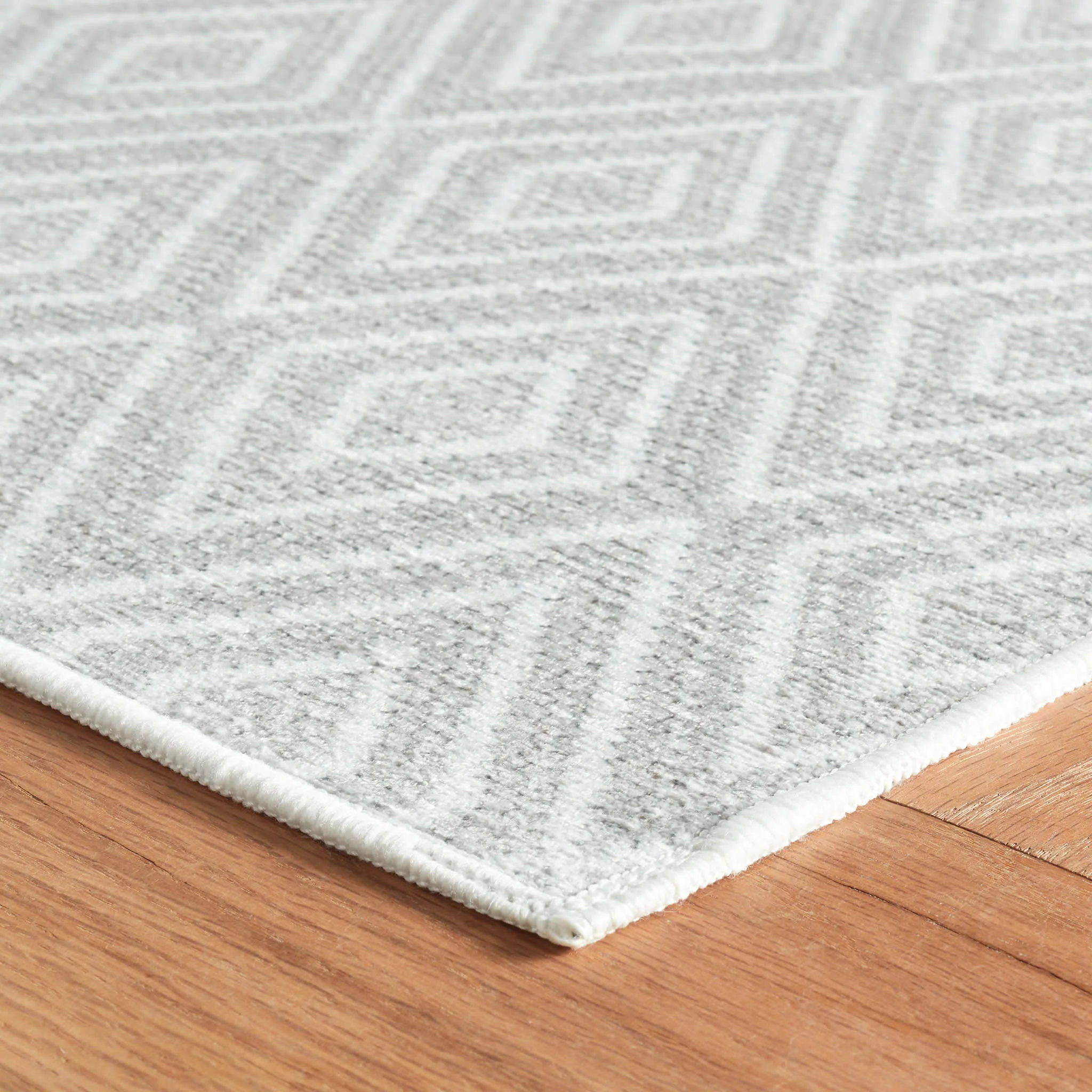 Diamond Machine Washable Rug | Platinum/White - Image 5