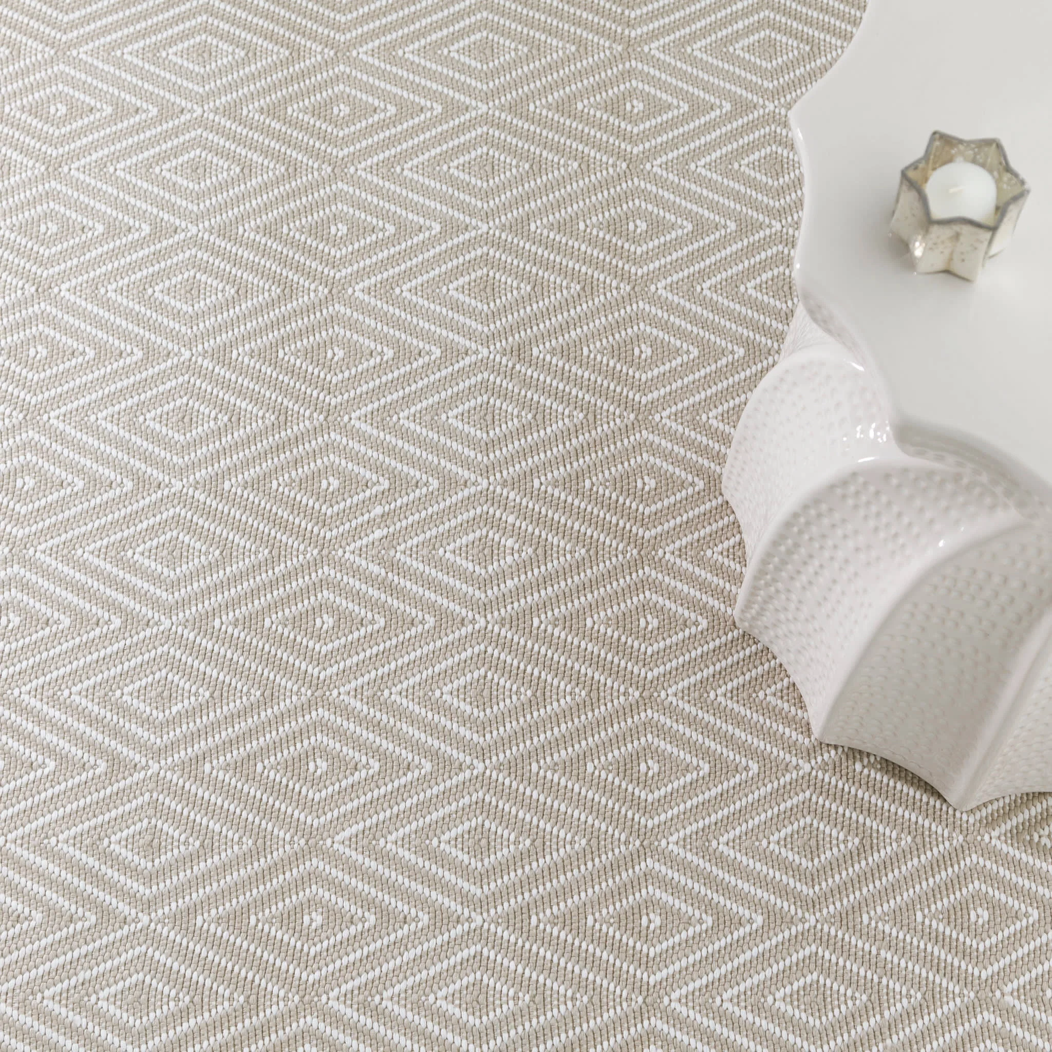 Diamond Handwoven Indoor/Outdoor Rug | Platinum/White - Image 4