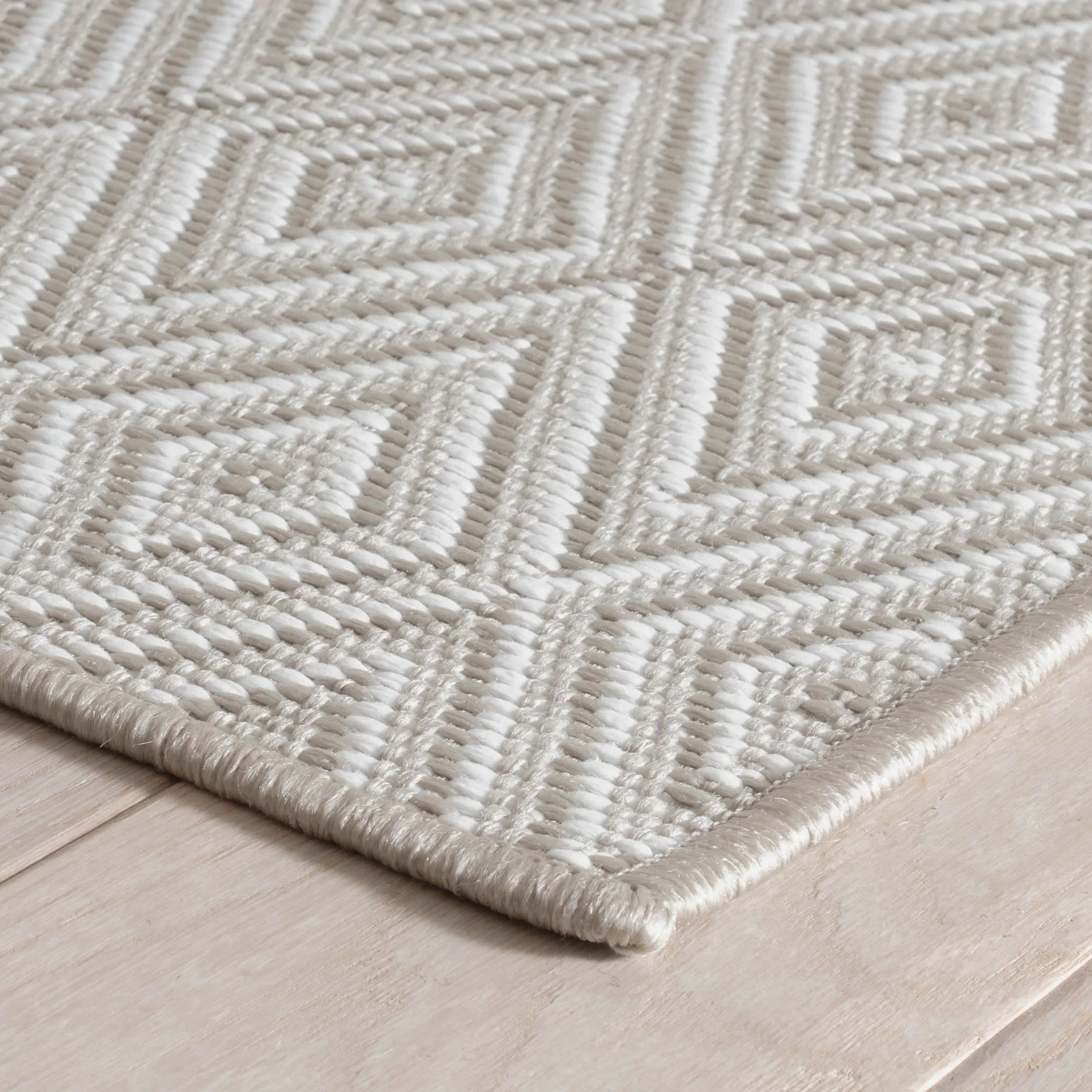 Diamond Handwoven Indoor/Outdoor Rug | Platinum/White - Image 6