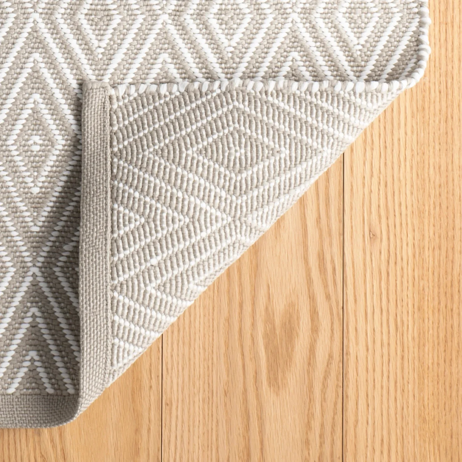 Diamond Handwoven Indoor/Outdoor Rug | Platinum/White - Image 6